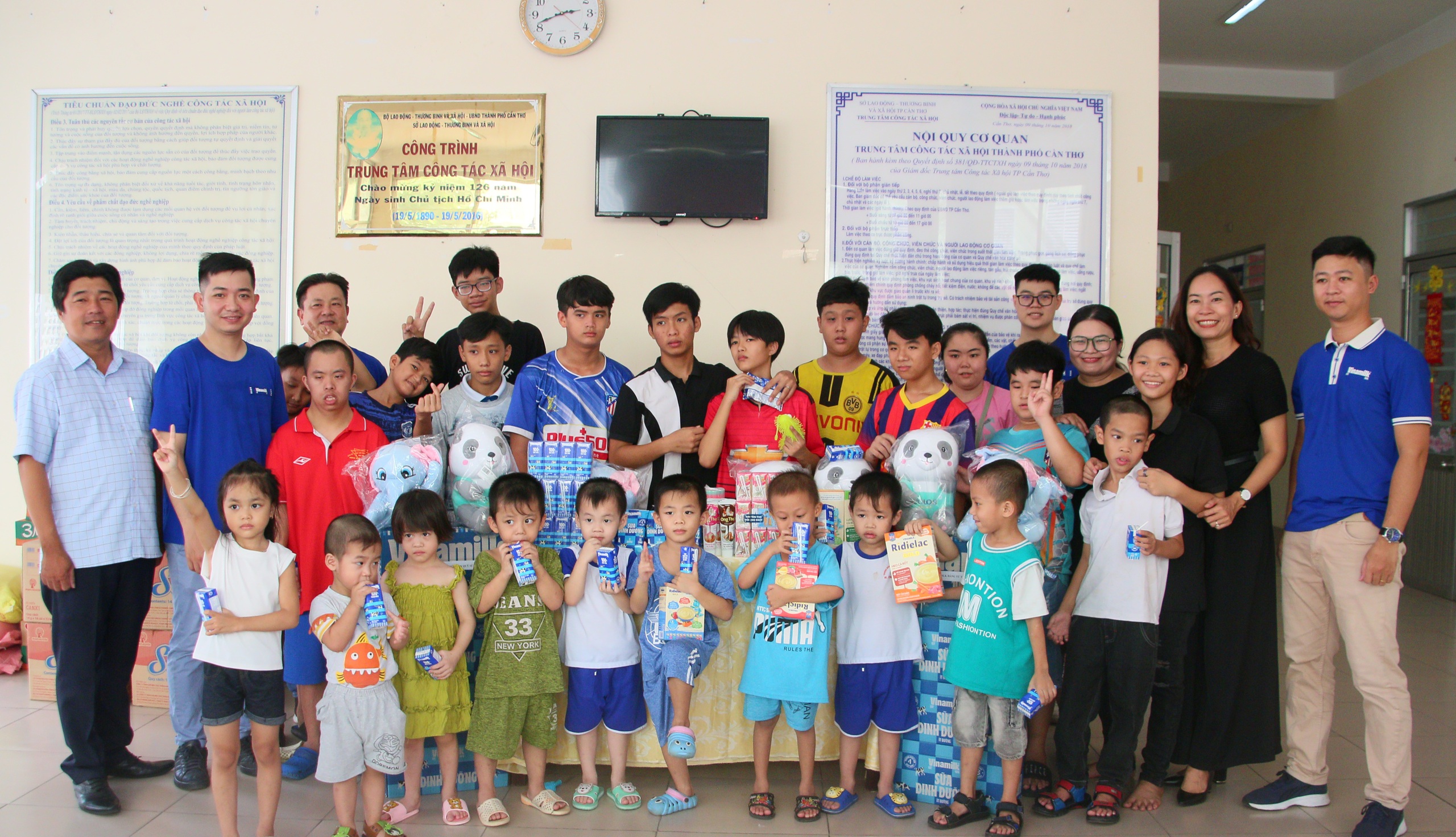 Chuỗi hoạt động 1/6 sôi nổi từ Vinamilk và khởi đầu mùa hè 2024 ý nghĩa- Ảnh 2. Chuỗi hoạt động 1/6 sôi nổi từ Vinamilk và khởi đầu mùa hè 2024 ý nghĩa- Ảnh 2.
