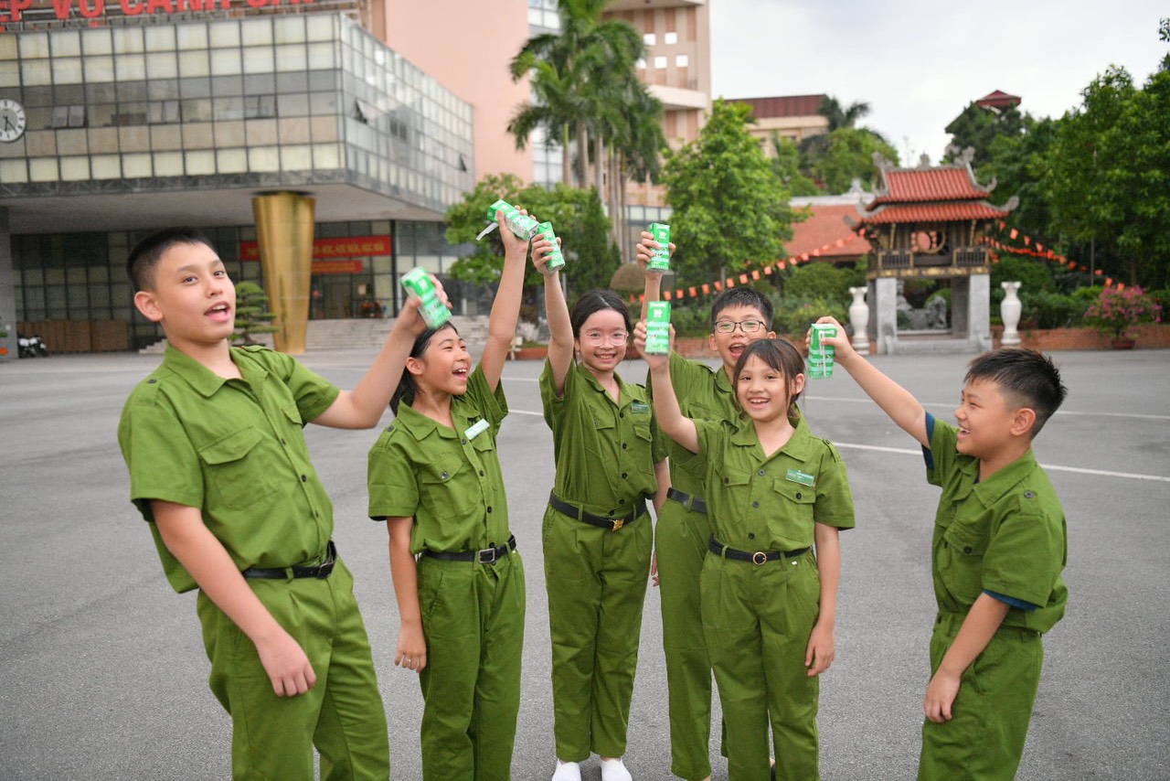 Chuỗi hoạt động 1/6 sôi nổi từ Vinamilk và khởi đầu mùa hè 2024 ý nghĩa- Ảnh 5. Chuỗi hoạt động 1/6 sôi nổi từ Vinamilk và khởi đầu mùa hè 2024 ý nghĩa- Ảnh 5.