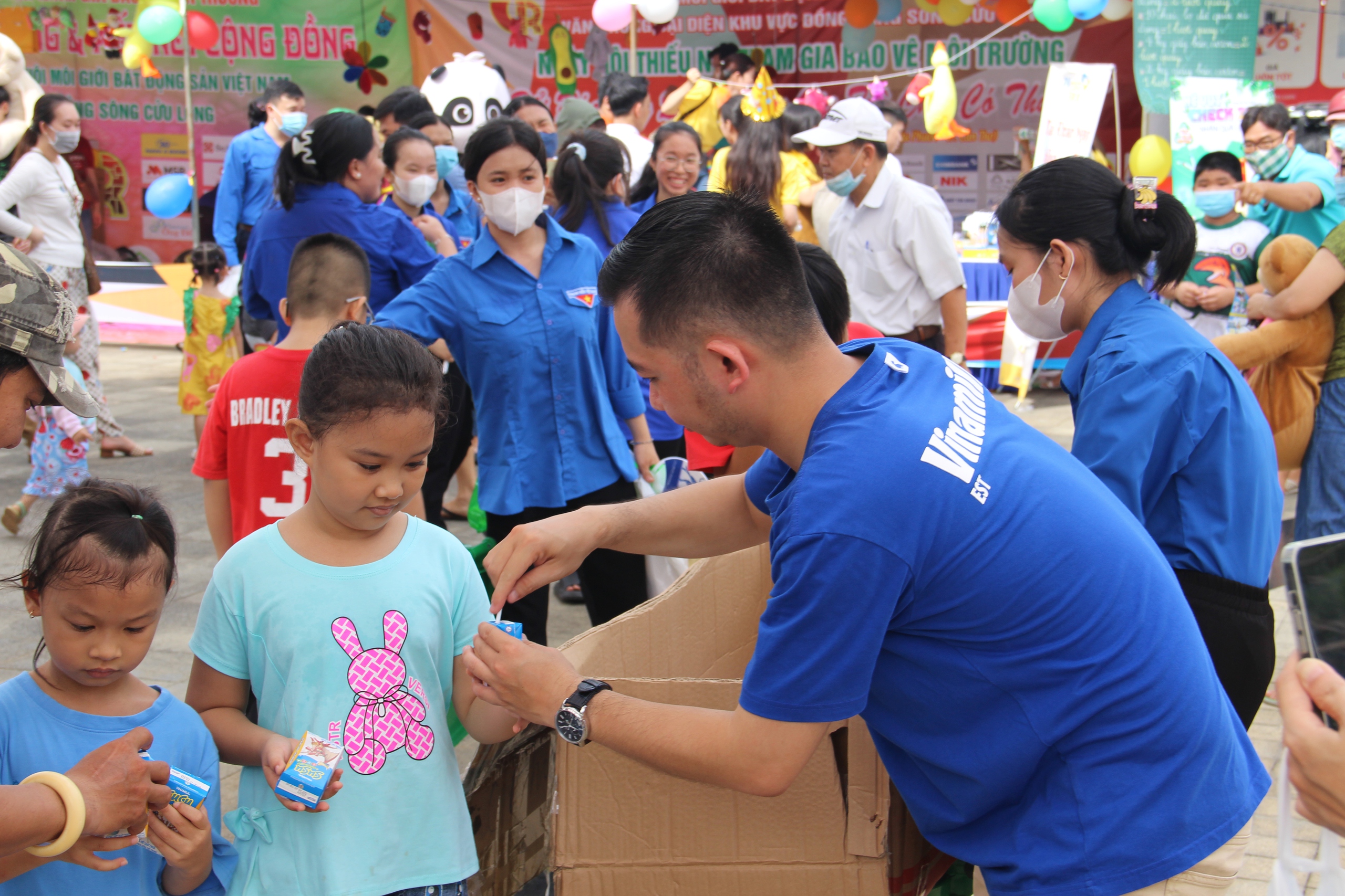 Chuỗi hoạt động 1/6 sôi nổi từ Vinamilk và khởi đầu mùa hè 2024 ý nghĩa- Ảnh 11. Chuỗi hoạt động 1/6 sôi nổi từ Vinamilk và khởi đầu mùa hè 2024 ý nghĩa- Ảnh 11.