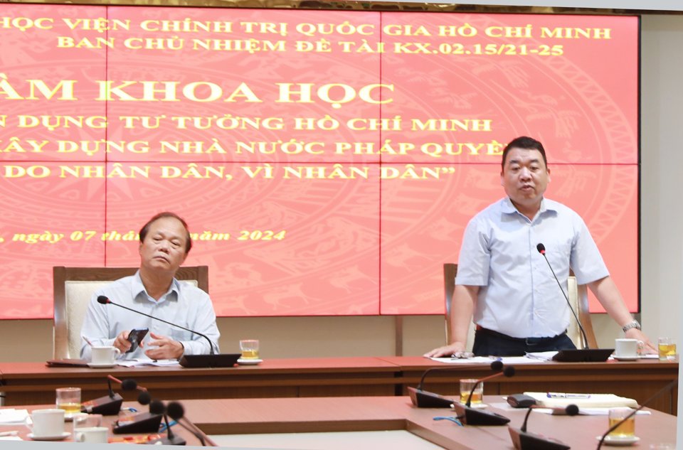 Phó Trưởng ban Tuyên giáo Thành ủy Đào Xuân Dũng phát biểu tại buổi Toạ đàm.
