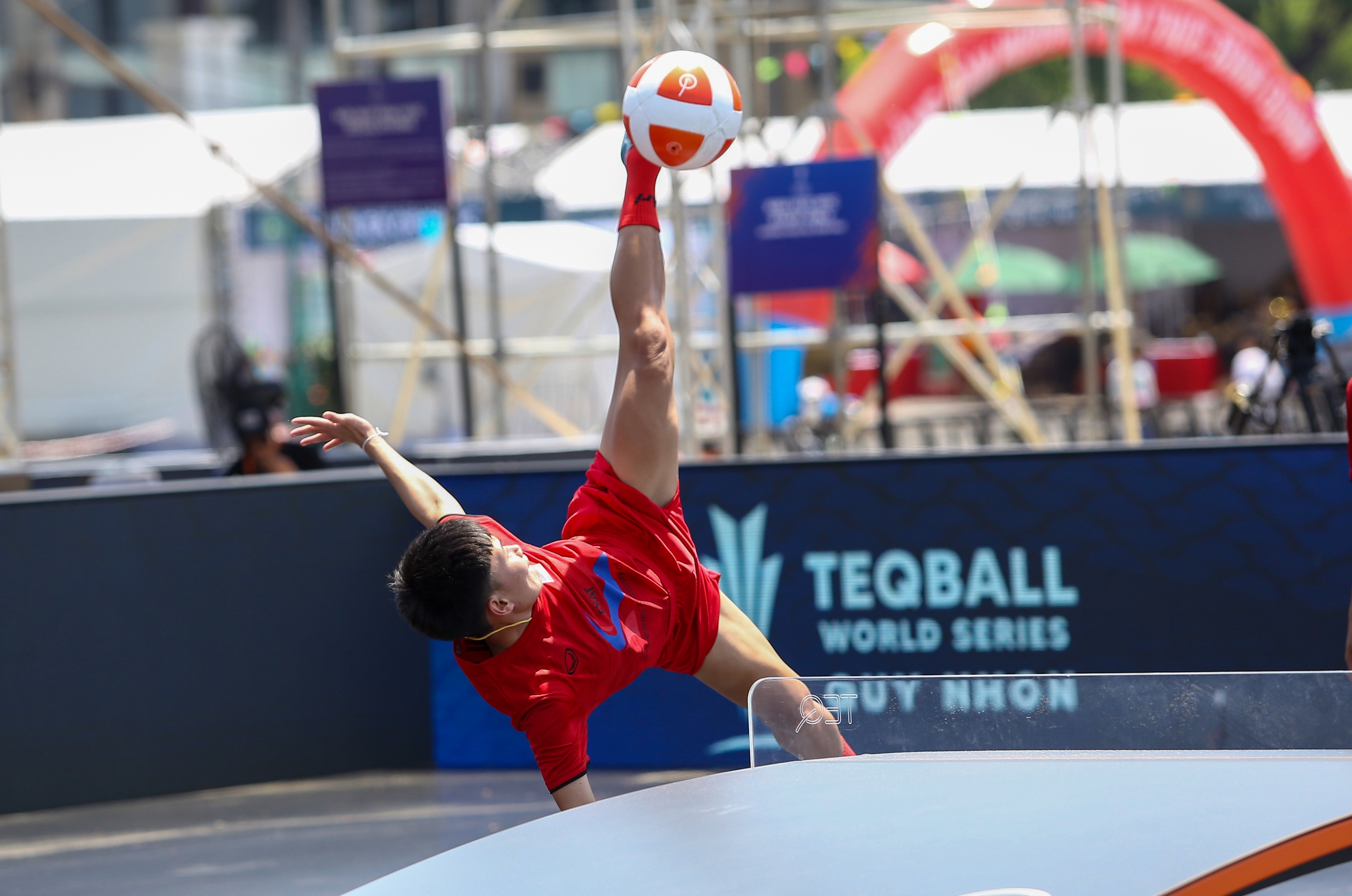 Màn cầu hôn bất ngờ, đầy ấn tượng của cặp VĐV Hy Lạp tại giải teqball thế giới- Ảnh 4. Màn cầu hôn bất ngờ, đầy ấn tượng của cặp VĐV Hy Lạp tại giải teqball thế giới- Ảnh 4.