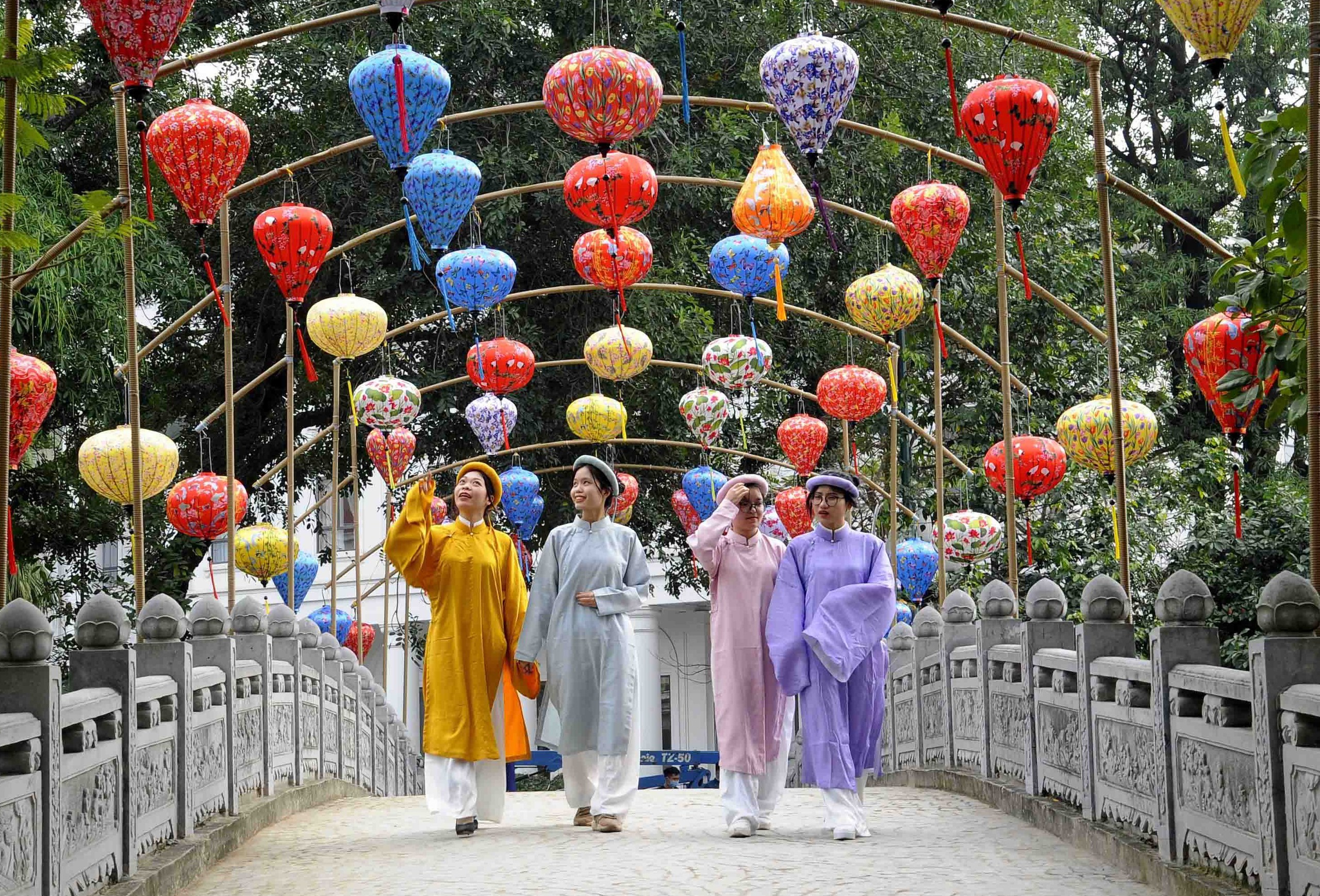 Du xuân Ninh Bình bằng tàu hỏa chỉ trong một ngày thế nào?- Ảnh 2. Du xuân Ninh Bình bằng tàu hỏa chỉ trong một ngày thế nào?- Ảnh 2.