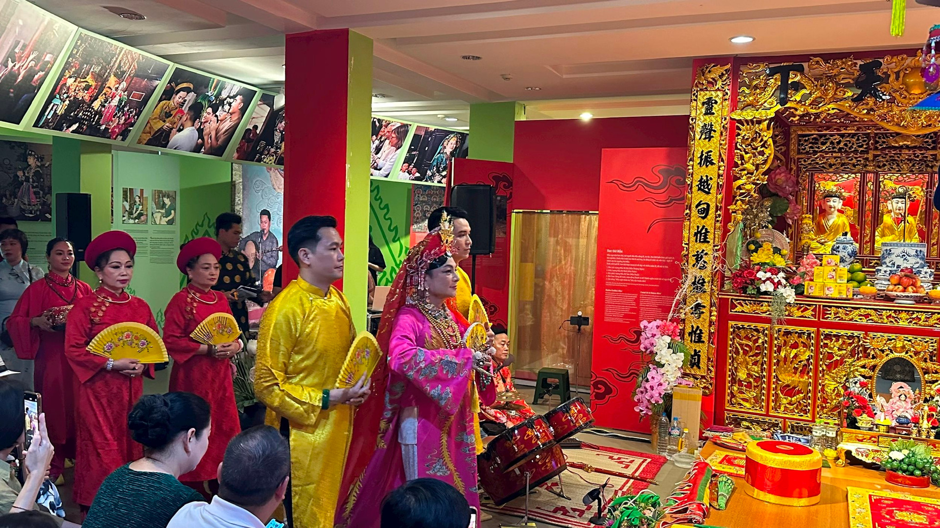 Trải nghiệm văn hóa Tín ngưỡng thờ Mẫu tại Bảo tàng Phụ nữ Việt Nam - Ảnh 5. Trải nghiệm văn hóa Tín ngưỡng thờ Mẫu tại Bảo tàng Phụ nữ Việt Nam - Ảnh 5.