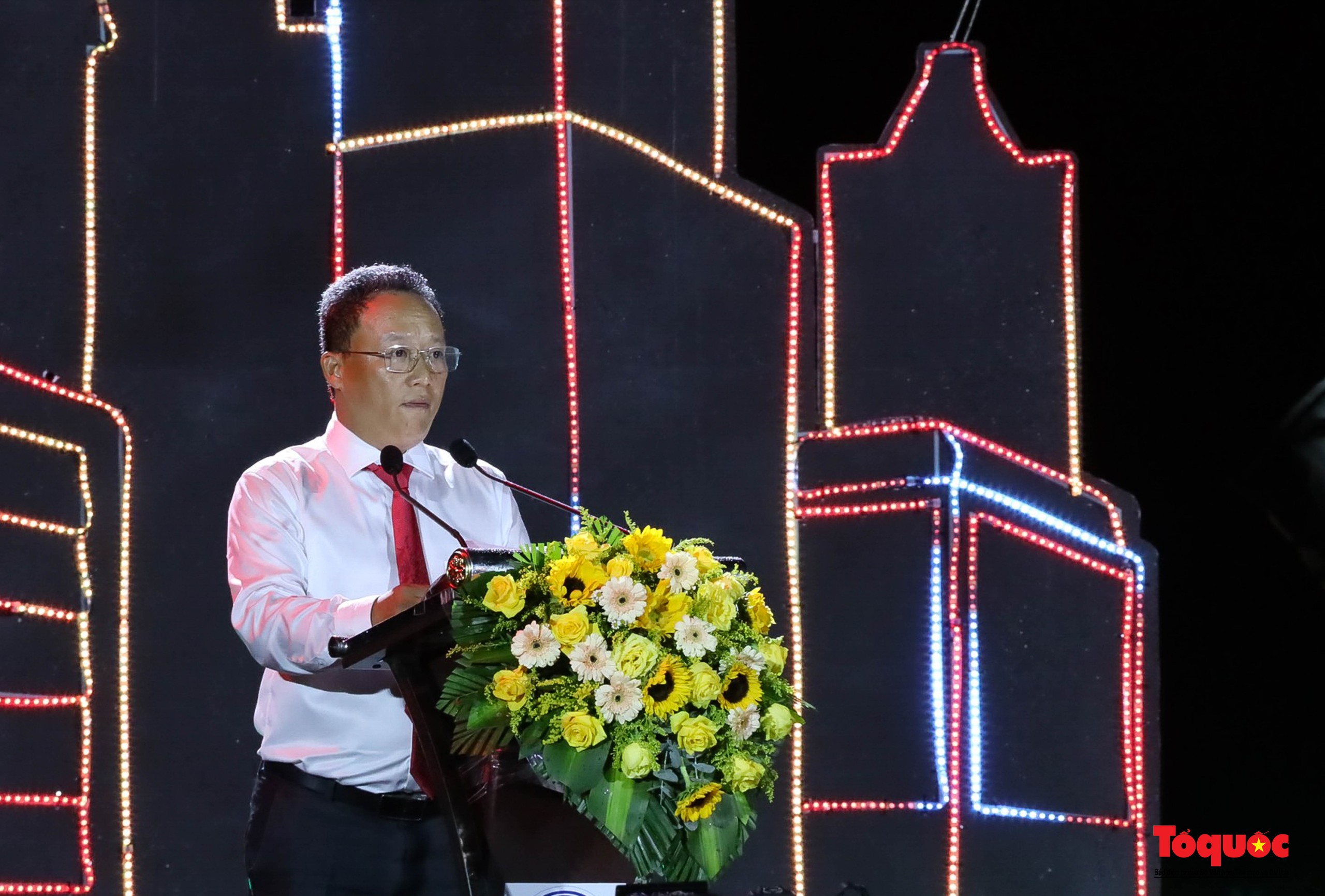 Đà Nẵng khai trương Phố đi bộ Bạch Đằng - Ảnh 2. Đà Nẵng khai trương Phố đi bộ Bạch Đằng - Ảnh 2.