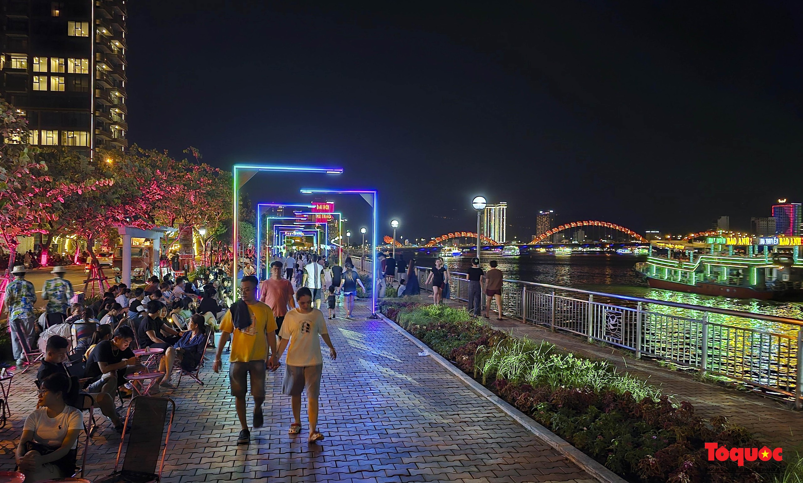 Đà Nẵng khai trương phố đi bộ Bạch Đằng - Ảnh 4. Đà Nẵng khai trương phố đi bộ Bạch Đằng - Ảnh 4.