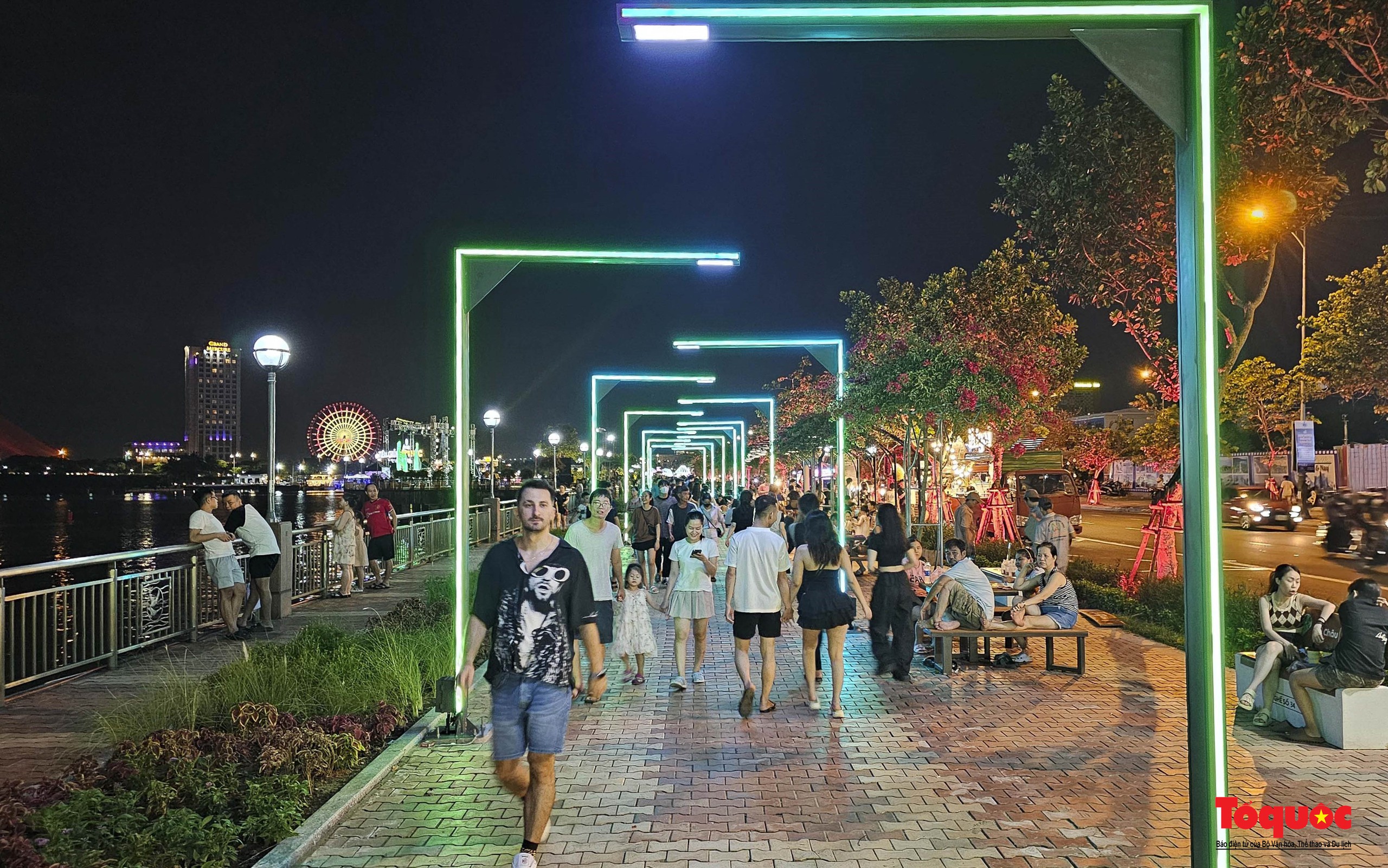 Đà Nẵng khai trương phố đi bộ Bạch Đằng - Ảnh 3. Đà Nẵng khai trương phố đi bộ Bạch Đằng - Ảnh 3.
