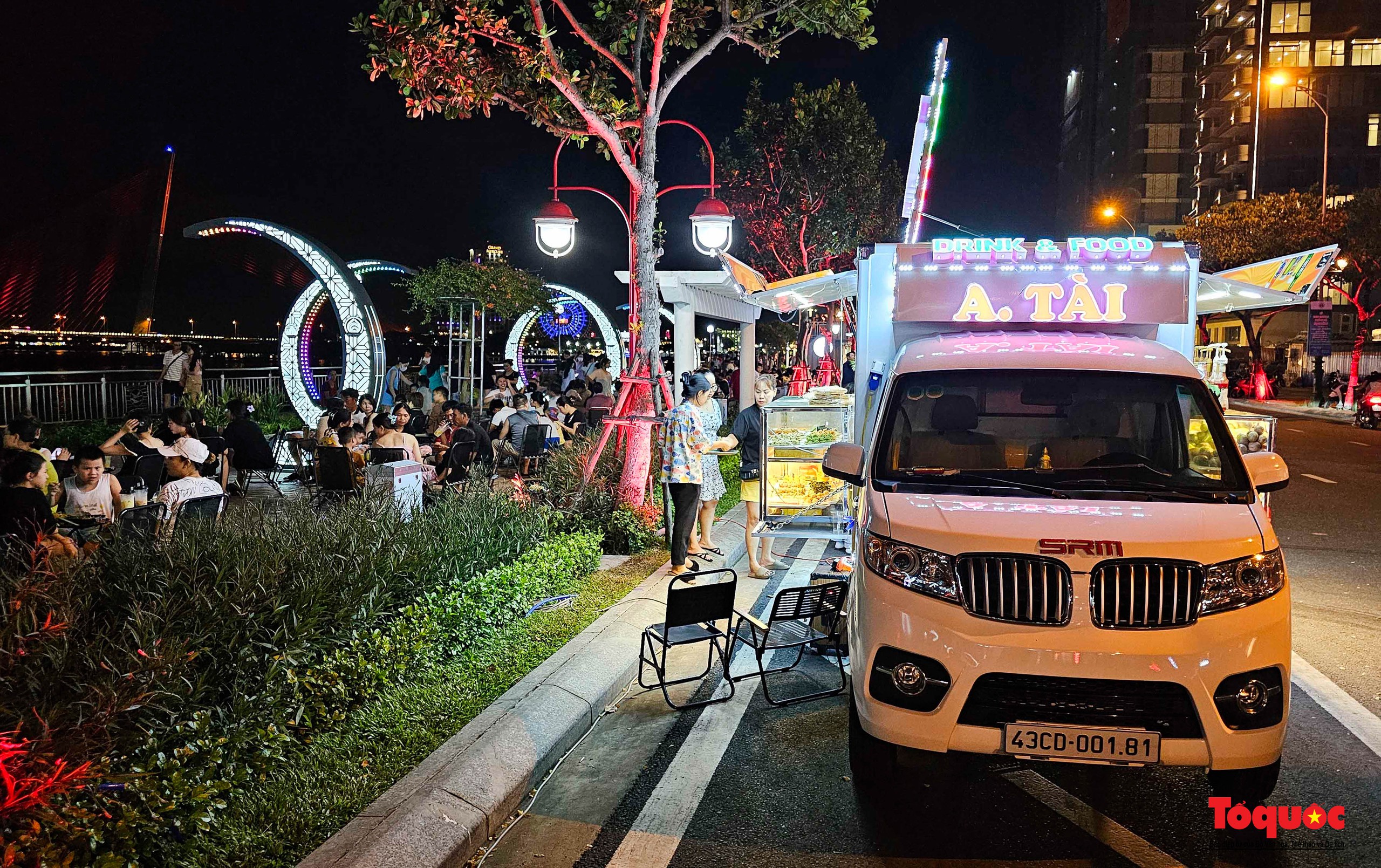 Đà Nẵng khai trương Phố đi bộ Bạch Đằng - Ảnh 8. Đà Nẵng khai trương Phố đi bộ Bạch Đằng - Ảnh 8.