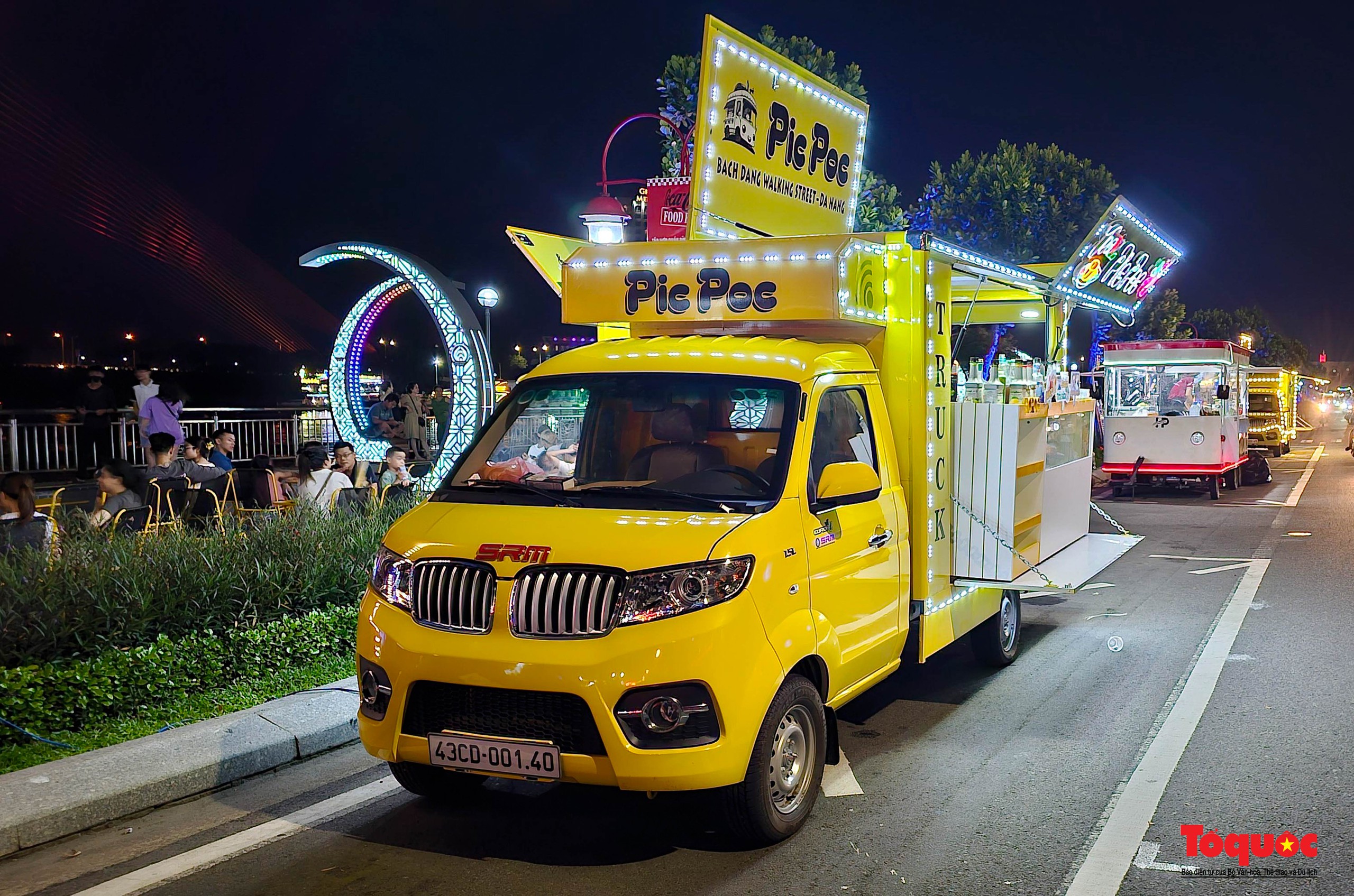 Đà Nẵng khai trương Phố đi bộ Bạch Đằng - Ảnh 10. Đà Nẵng khai trương Phố đi bộ Bạch Đằng - Ảnh 10.