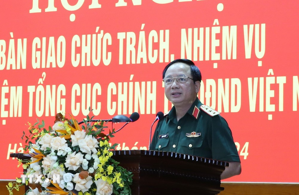 Thượng tướng Trịnh Văn Quyết phát biểu tại Hội nghị. (Ảnh: Hồng Pha/TTXVN phát) ttxvn_0706_tong cuc chinh tri (3).jpg