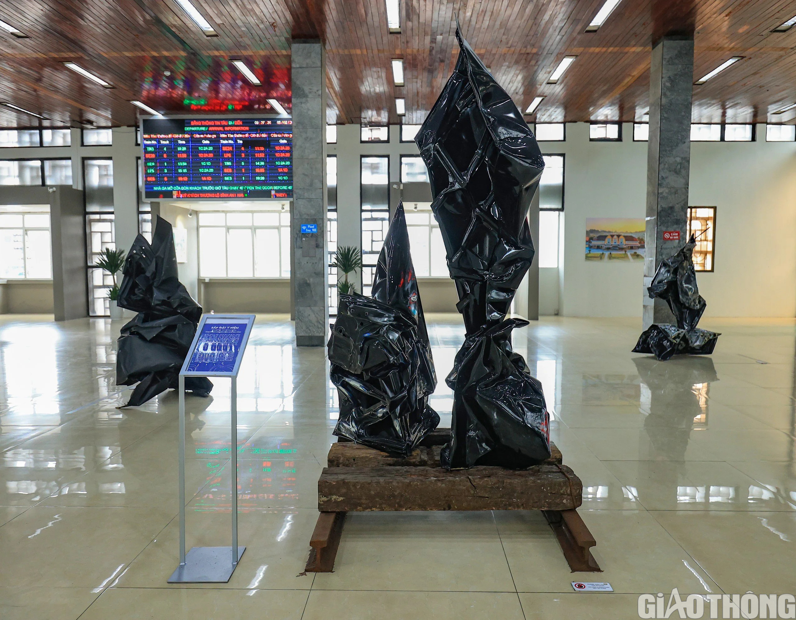 Khách đi tàu bất ngờ ga Hà Nội Khách đi tàu bất ngờ ga Hà Nội