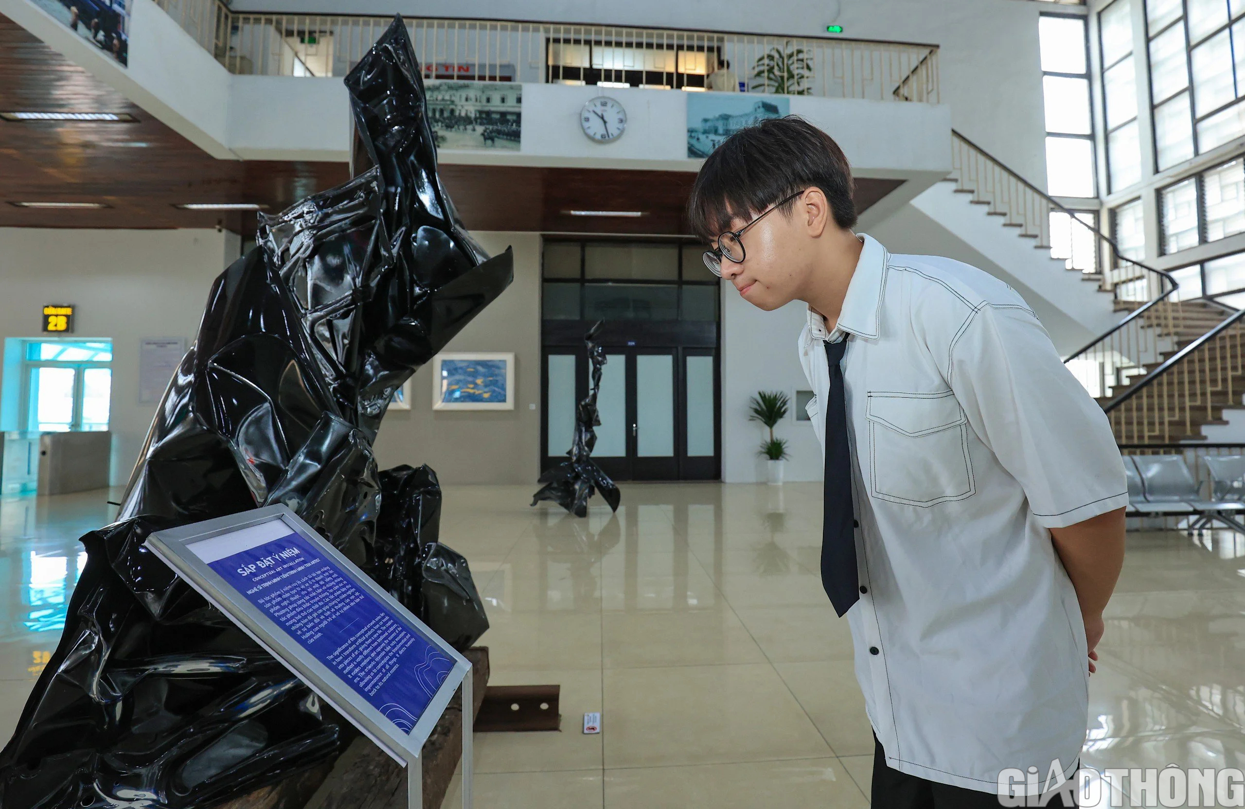 Khách đi tàu bất ngờ ga Hà Nội Khách đi tàu bất ngờ ga Hà Nội