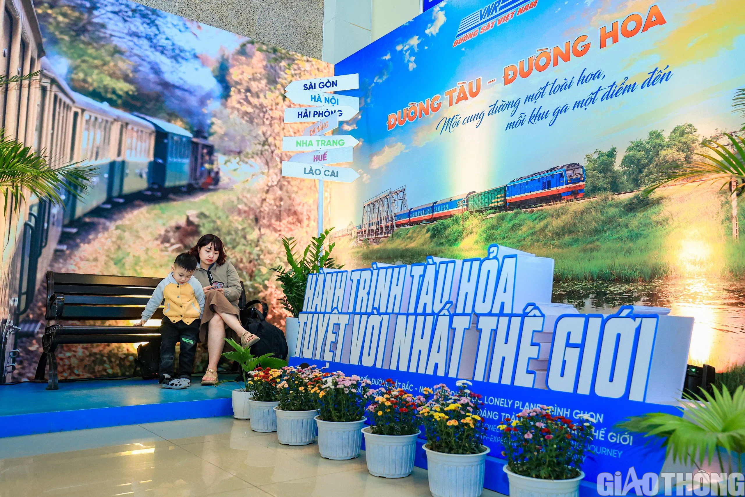 Khách đi tàu bất ngờ ga Hà Nội Khách đi tàu bất ngờ ga Hà Nội