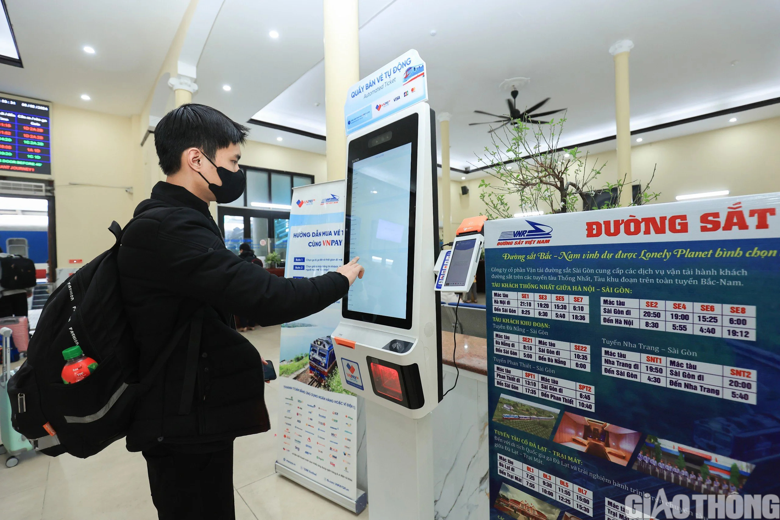 Khách đi tàu bất ngờ ga Hà Nội Khách đi tàu bất ngờ ga Hà Nội