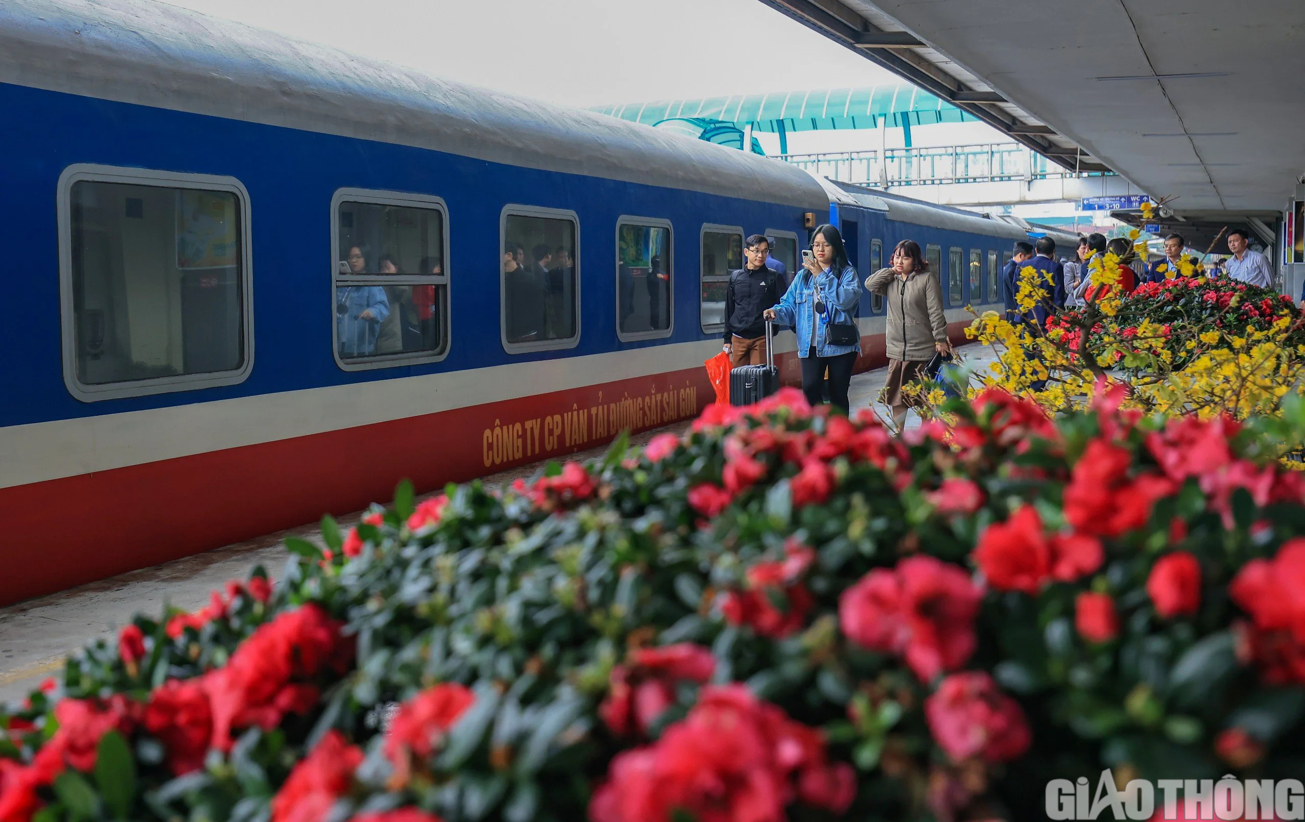 Khách đi tàu bất ngờ ga Hà Nội Khách đi tàu bất ngờ ga Hà Nội
