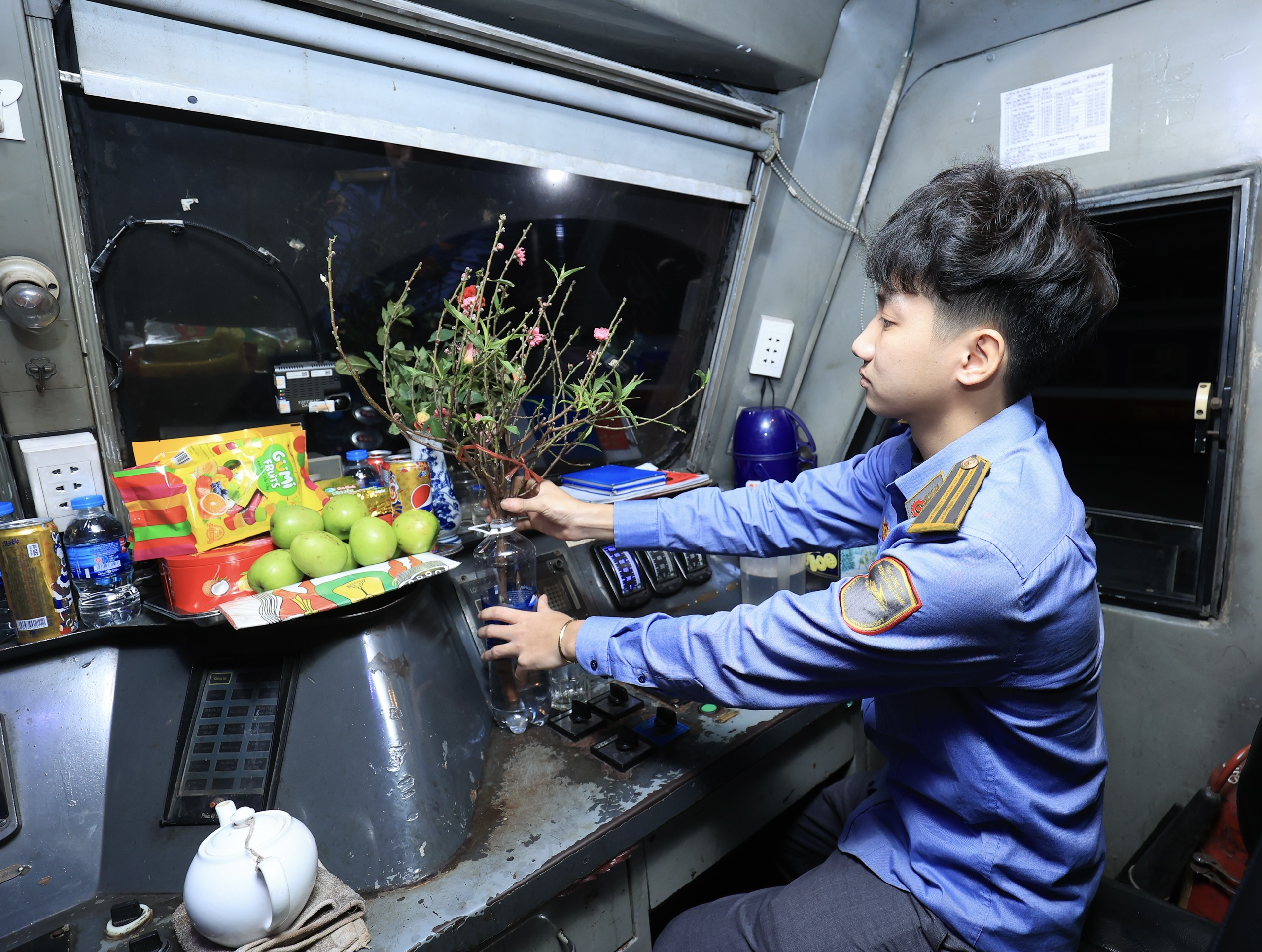 Thứ trưởng Nguyễn Danh Huy lì xì khách đi chuyến tàu cuối năm- Ảnh 10. Thứ trưởng Nguyễn Danh Huy lì xì khách đi chuyến tàu cuối năm- Ảnh 10.