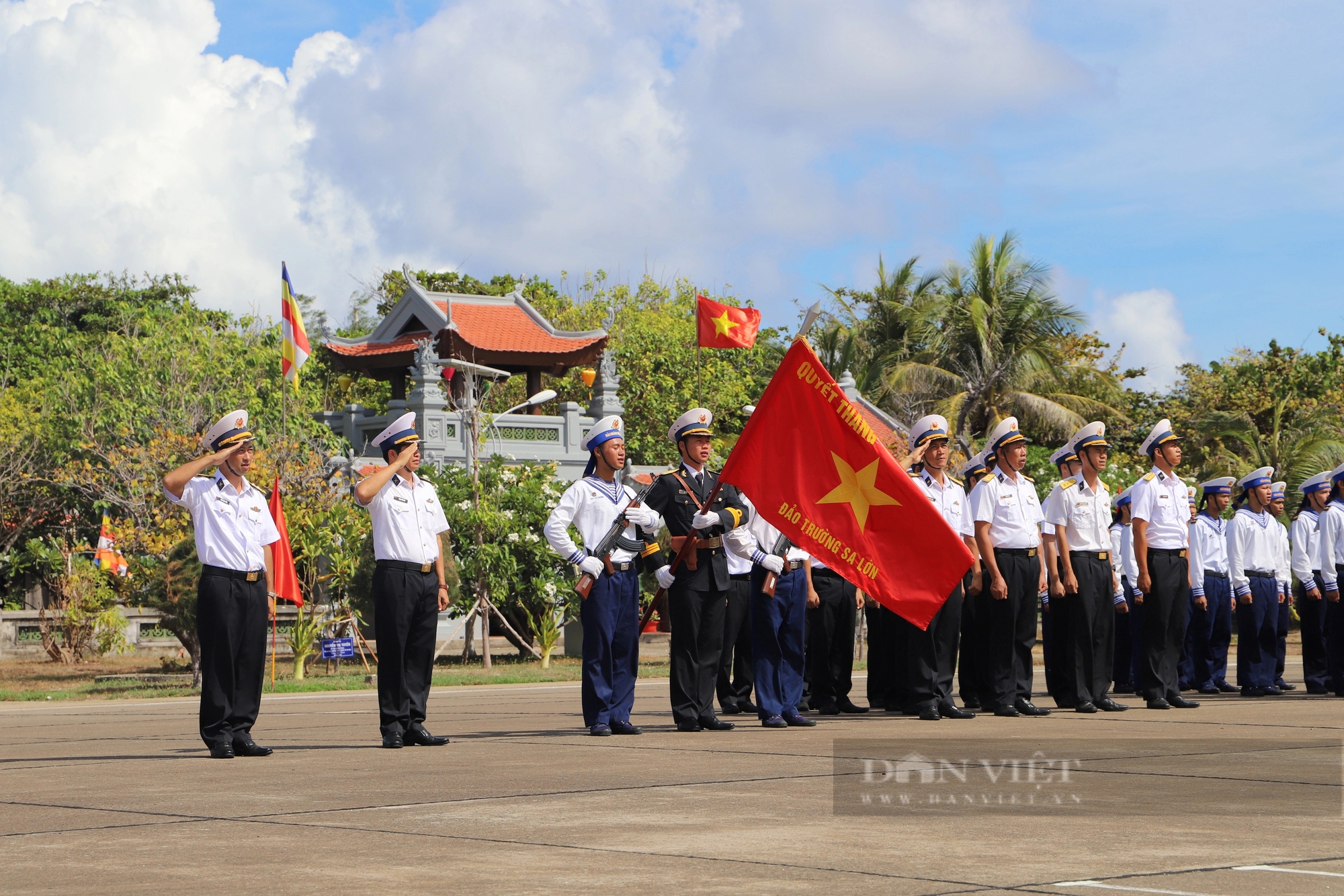Hình ảnh thiêng liêng lễ diễu binh ở Thị trấn Trường Sa- Ảnh 3. Hình ảnh thiêng liêng lễ diễu binh ở Thị trấn Trường Sa- Ảnh 3.