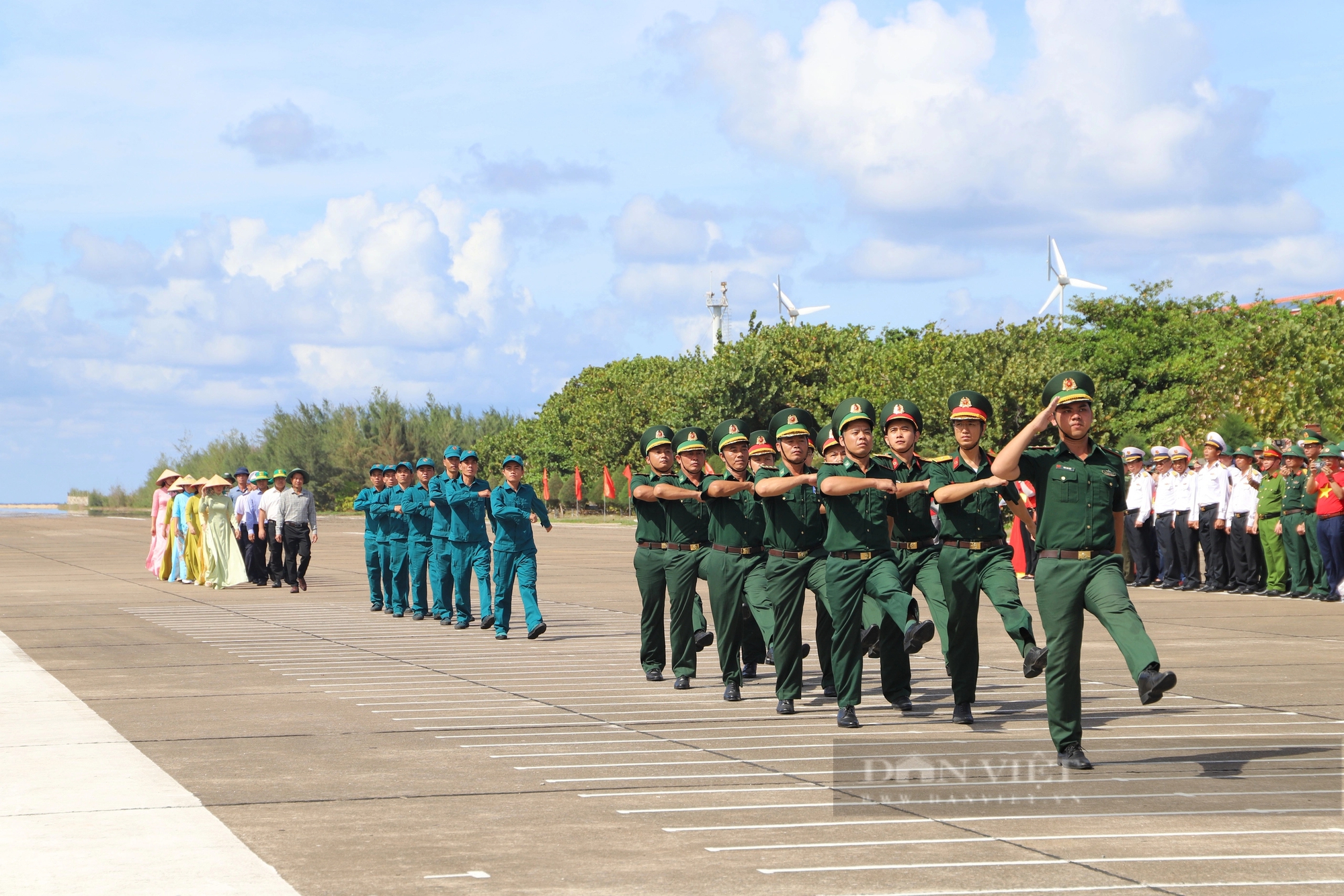 Hình ảnh thiêng liêng lễ diễu binh ở Thị trấn Trường Sa- Ảnh 10. Hình ảnh thiêng liêng lễ diễu binh ở Thị trấn Trường Sa- Ảnh 10.