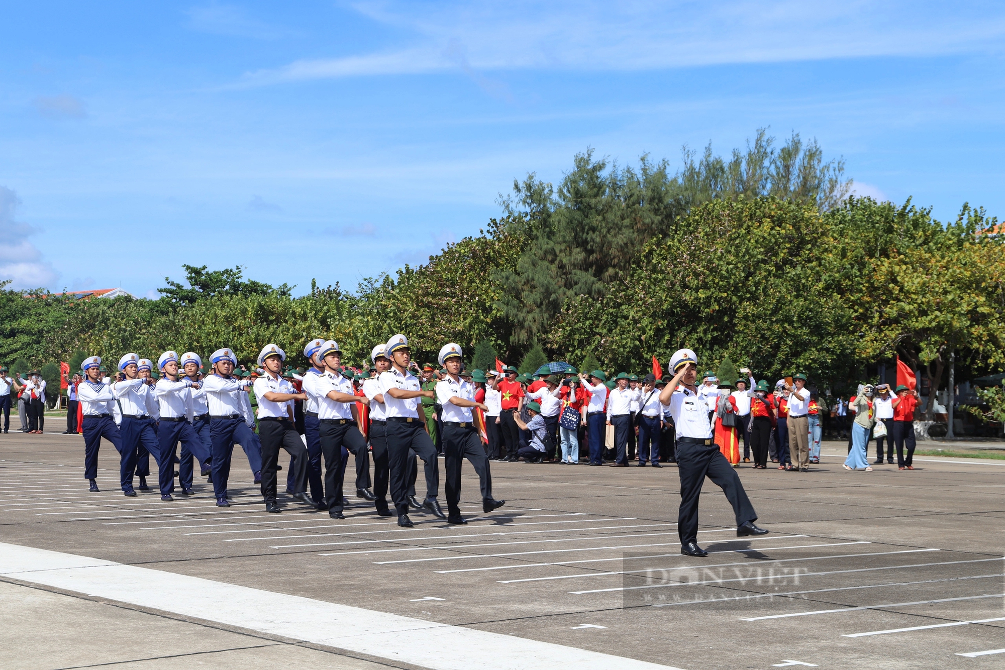 Hình ảnh thiêng liêng lễ diễu binh ở Thị trấn Trường Sa- Ảnh 11. Hình ảnh thiêng liêng lễ diễu binh ở Thị trấn Trường Sa- Ảnh 11.