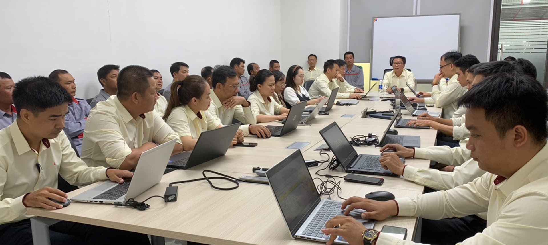Chương trình trao đổi thông tin nội bộ được tổ chức định kỳ hàng tháng tại THILOTRANS Chương trình trao đổi thông tin nội bộ được tổ chức định kỳ hàng tháng tại THILOTRANS