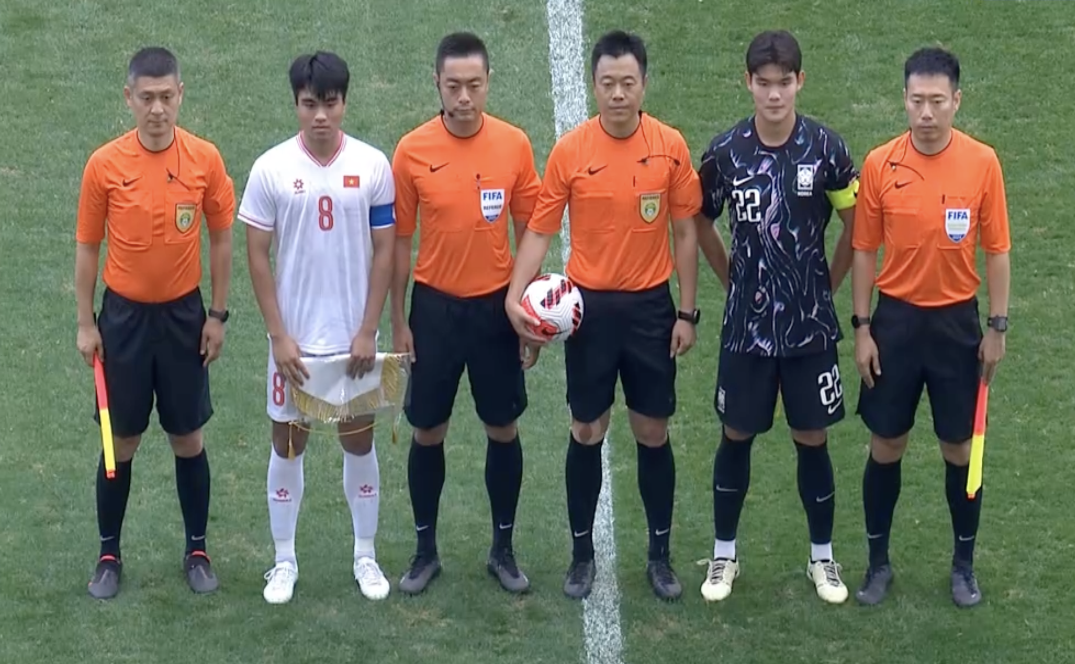 U.19 Việt Nam chơi sòng phẳng với Hàn Quốc, nhưng không thể gây bất ngờ- Ảnh 2. U.19 Việt Nam chơi sòng phẳng với Hàn Quốc, nhưng không thể gây bất ngờ- Ảnh 2.