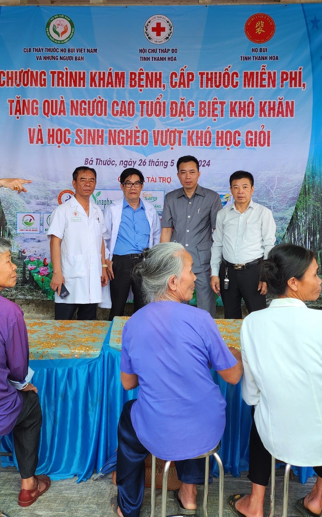 Thanh Hóa: Khám bệnh, tặng quà cho người cao tuổi có hoàn cảnh khó khăn - Ảnh 2. Thanh Hóa: Khám bệnh, tặng quà cho người cao tuổi có hoàn cảnh khó khăn - Ảnh 2.