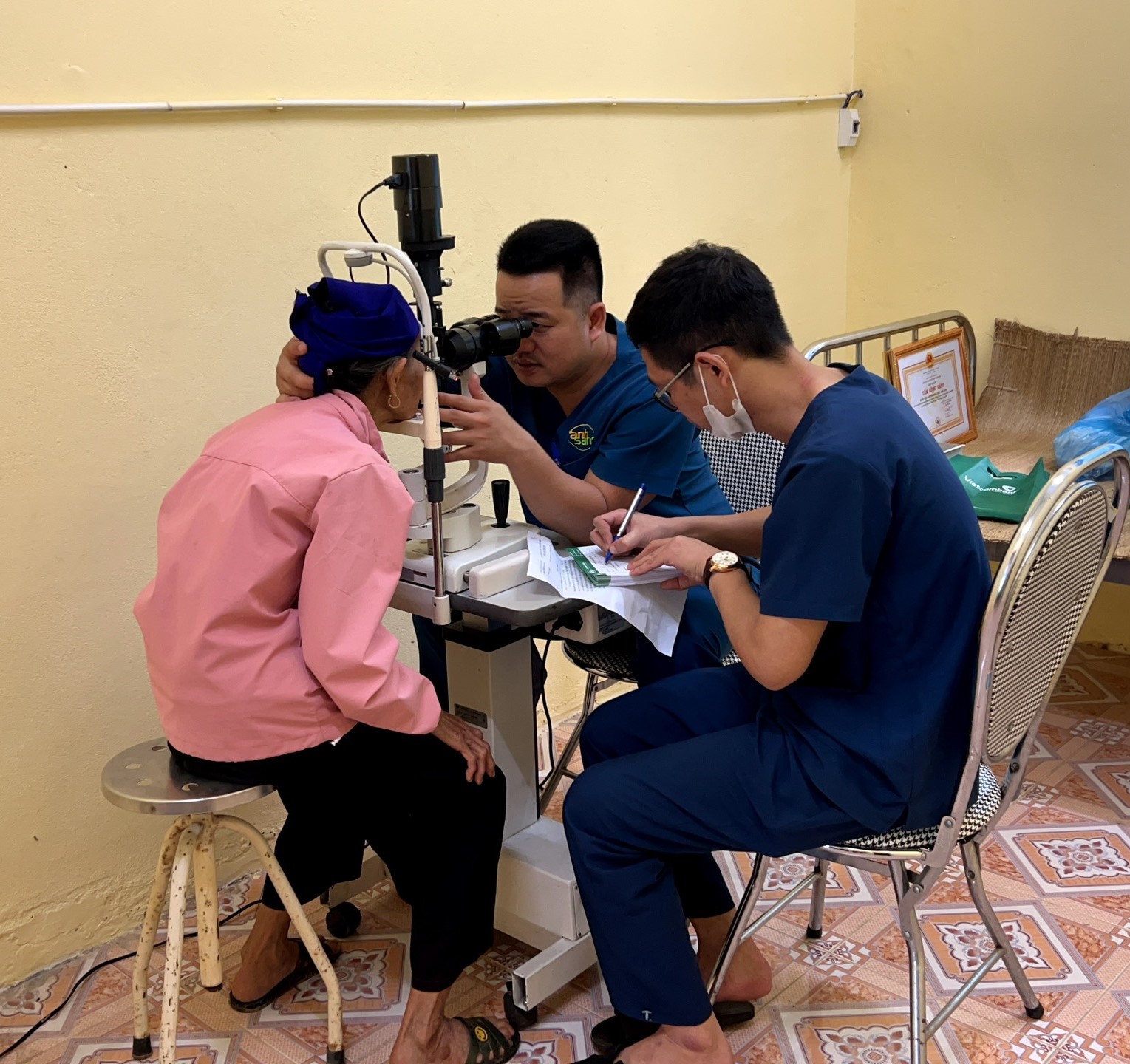 Thanh Hóa: Khám bệnh, tặng quà cho người cao tuổi có hoàn cảnh khó khăn - Ảnh 6. Thanh Hóa: Khám bệnh, tặng quà cho người cao tuổi có hoàn cảnh khó khăn - Ảnh 6.