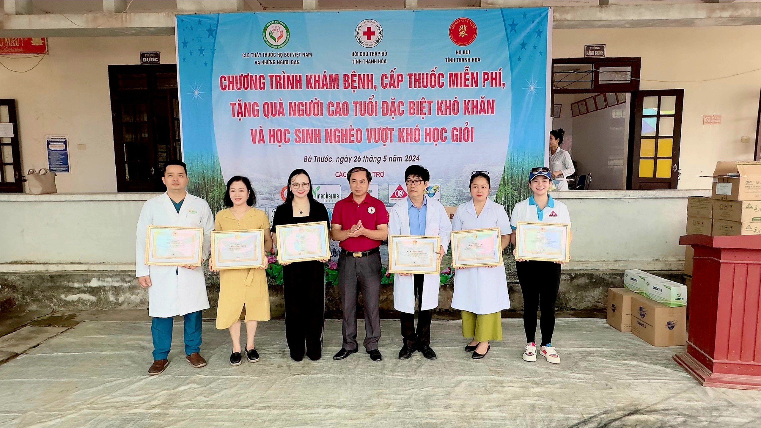 Thanh Hóa: Khám bệnh, tặng quà cho người cao tuổi có hoàn cảnh khó khăn - Ảnh 11. Thanh Hóa: Khám bệnh, tặng quà cho người cao tuổi có hoàn cảnh khó khăn - Ảnh 11.