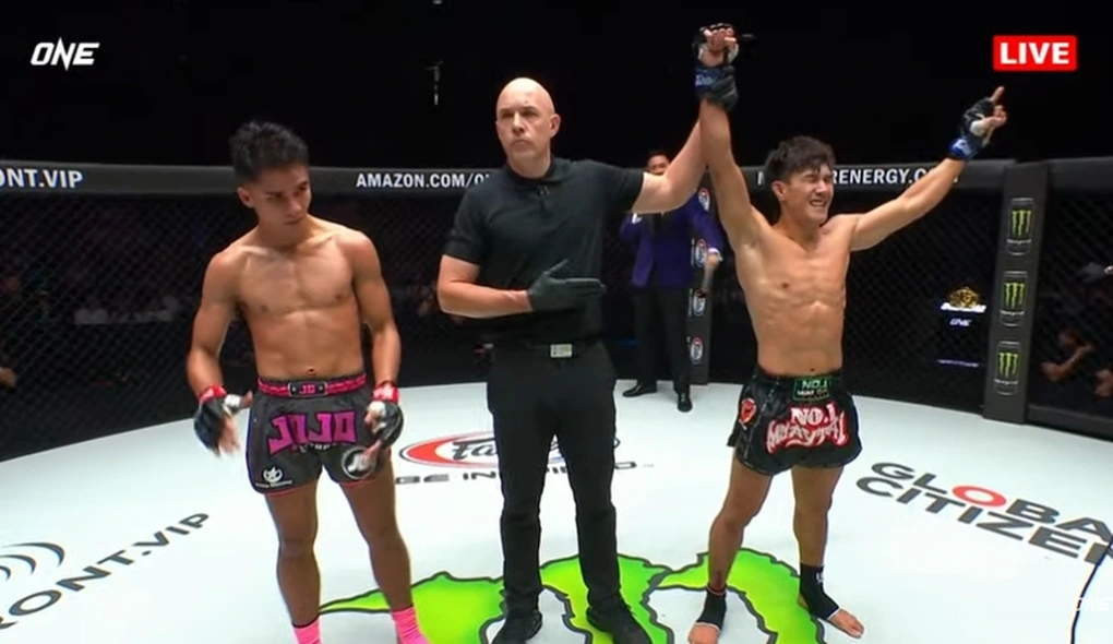 Nguyễn Trần Duy Nhất hạ gục thần đồng 17 tuổi nghẹt thở ở ONE Championship - 2 Nguyễn Trần Duy Nhất hạ gục thần đồng 17 tuổi nghẹt thở ở ONE Championship - 2