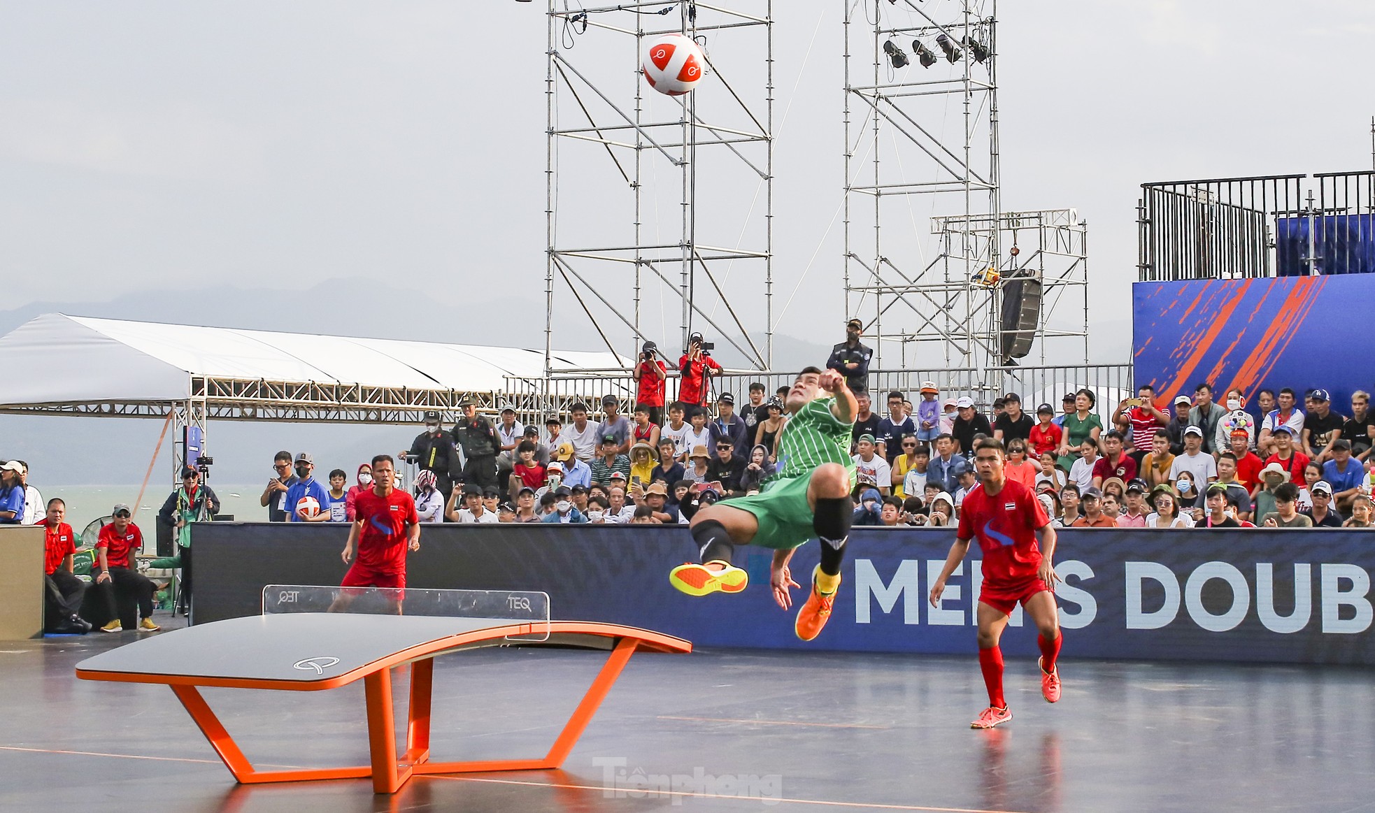 Đã mắt với siêu phẩm ‘xe đạp chổng ngược’ tại giải Teqball Thế giới 2024 ảnh 6