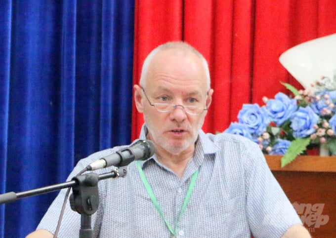 anh-2-143648_691-143648.jpg Theo Giáo sư Andy Large, Giám đốc dự án - Đại học Newcastle (Vương quốc Anh), phát triển nông nghiệp theo 'thuận thiên' không chỉ là câu chuyện kinh tế mà còn mang đậm yếu tố lịch sử, xã hội và văn hóa vùng ĐBSCL. Ảnh: Lê Hoàng Vũ.