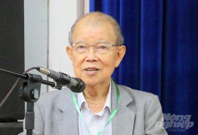 anh-3-143653_234-143654.jpg GS.TS Võ Tòng Xuân cho rằng, để phát triển nông nghiệp bền vững, người dân ĐBSCL phải hướng tới sản xuất lúa gạo phát thải carbon thấp. Ảnh: Lê Hoàng Vũ.