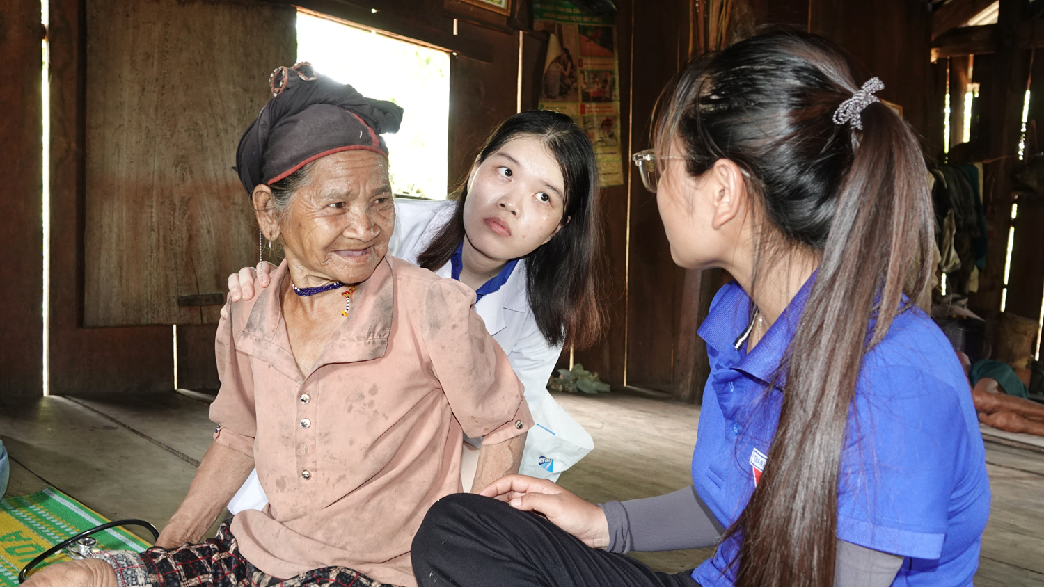 Chủ tịch tỉnh Bình Định chỉ đạo làm đường, cấp điện cho thôn biệt lập giữa rừng- Ảnh 4. Chủ tịch tỉnh Bình Định chỉ đạo làm đường, cấp điện cho thôn biệt lập giữa rừng- Ảnh 4.