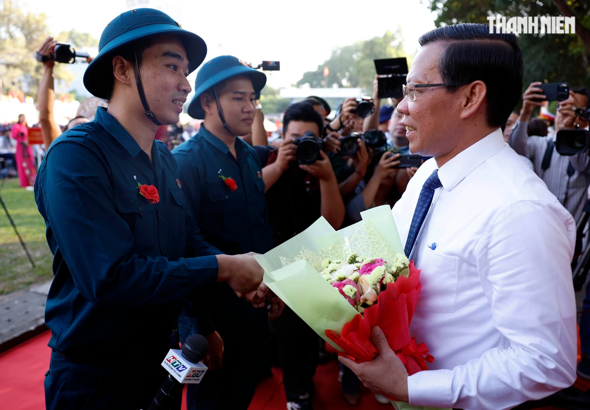 Thanh niên TP.HCM lên đường nhập ngũ: Về ngôi nhà chung cùng bảo vệ Tổ quốc- Ảnh 3. Thanh niên TP.HCM lên đường nhập ngũ: Về ngôi nhà chung cùng bảo vệ Tổ quốc- Ảnh 3.