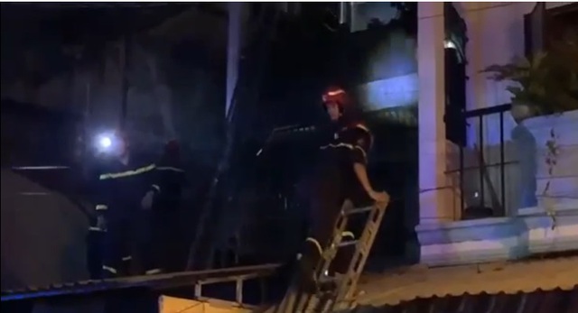 Thông tin mới nhất vụ 3 anh em ruột nhập viện do bị ngạt khói trong vụ cháy ở quận 10, TP HCM - Ảnh 3. Thông tin mới nhất vụ 3 anh em ruột nhập viện do bị ngạt khói trong vụ cháy ở quận 10, TP HCM - Ảnh 3.