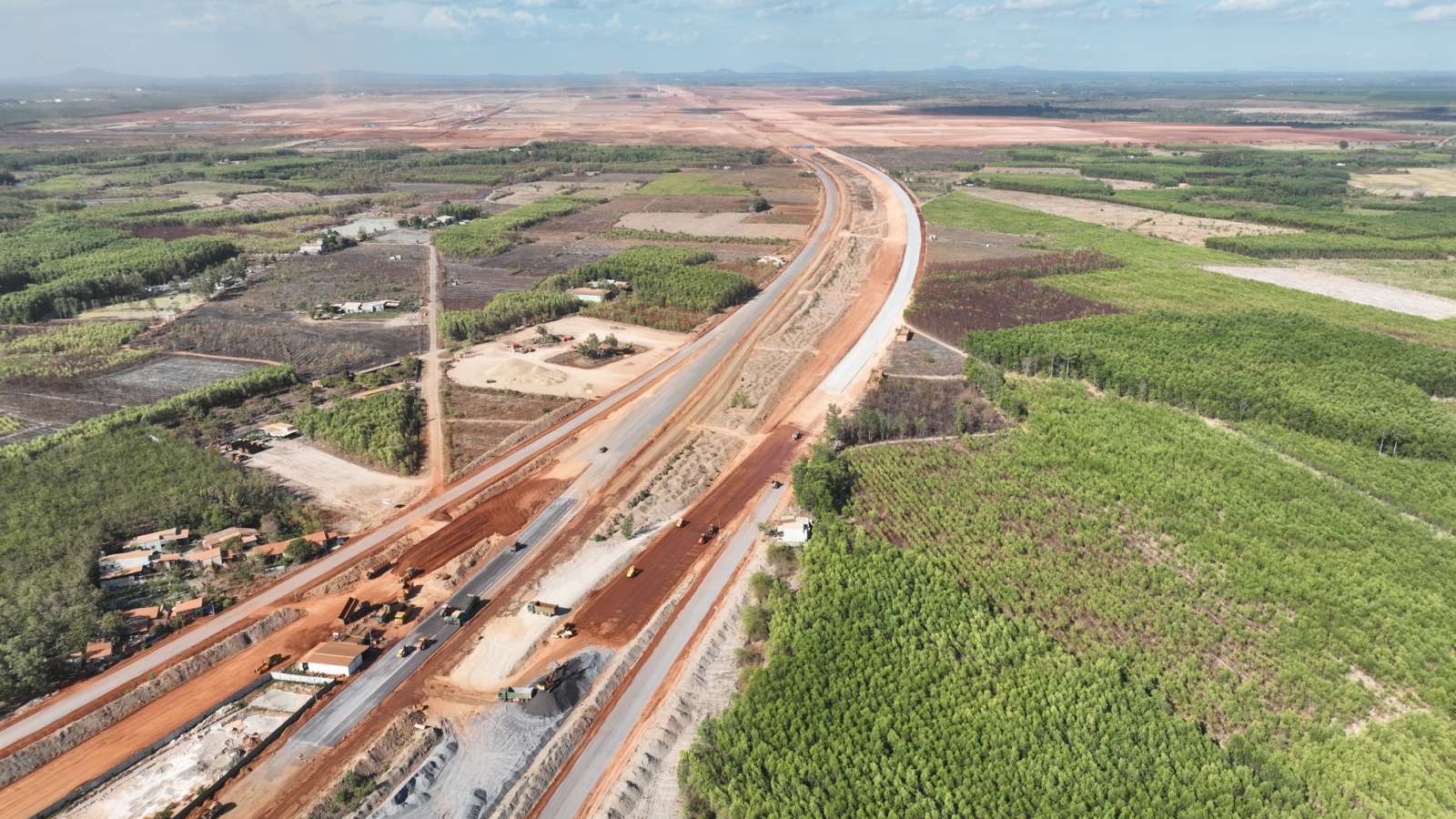 Trong tháng 6 giải quyết xong mặt bằng đường T1, T2 kết nối sân bay Long Thành- Ảnh 2. Trong tháng 6 giải quyết xong mặt bằng đường T1, T2 kết nối sân bay Long Thành- Ảnh 2.