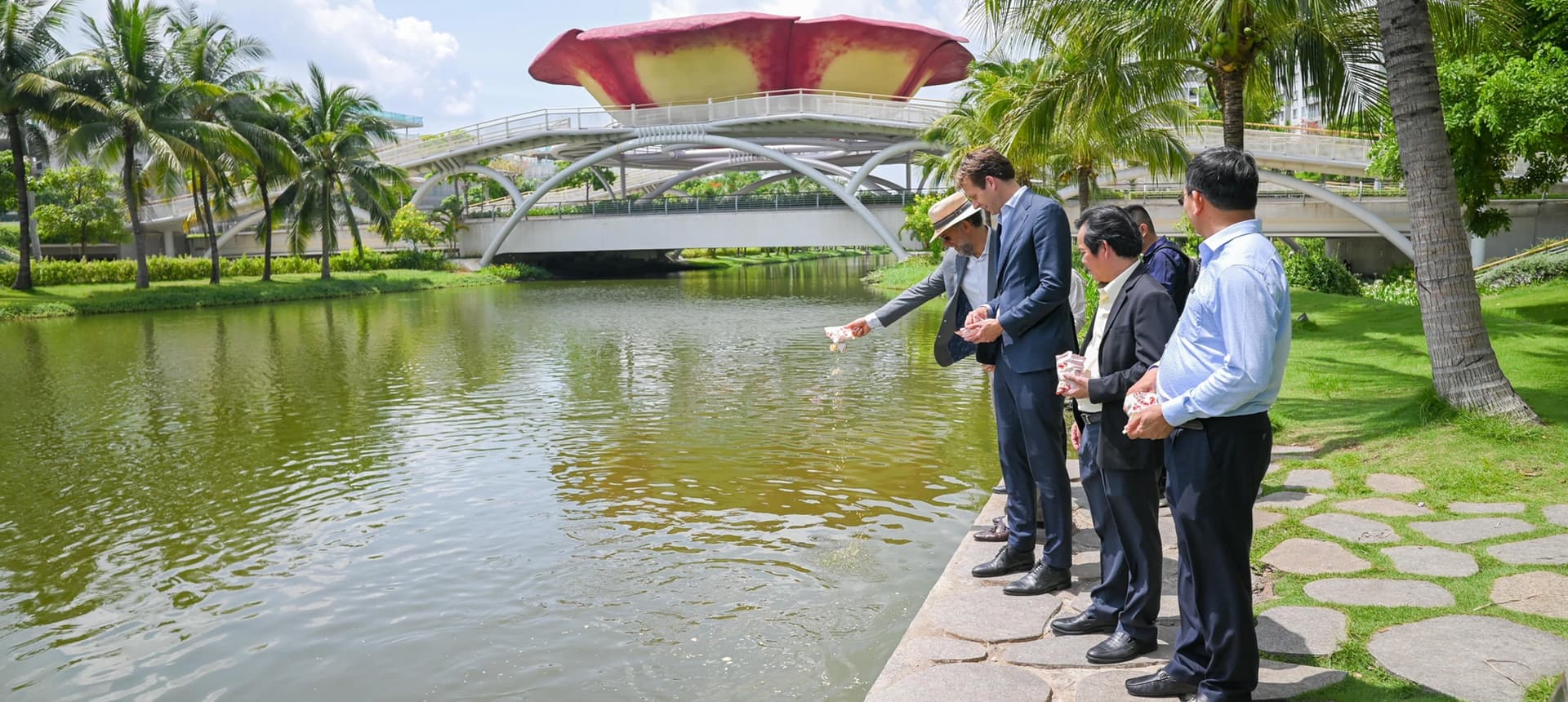 Phó Thị trưởng Thành phố Rotterdam Vincent Karremans cùng đoàn tham quan Công viên khu đô thị Sala Phó Thị trưởng Thành phố Rotterdam Vincent Karremans cùng đoàn tham quan Công viên khu đô thị Sala