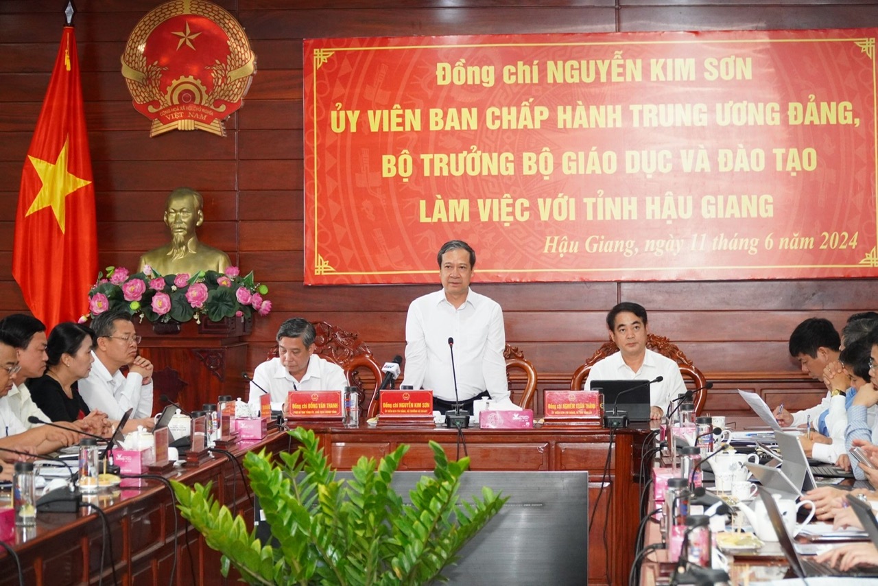 Bộ trưởng Bộ GD-ĐT: Không chủ quan, dự phòng mọi khâu tổ chức thi tốt nghiệp THPT- Ảnh 3. Bộ trưởng Bộ GD-ĐT: Không chủ quan, dự phòng mọi khâu tổ chức thi tốt nghiệp THPT- Ảnh 3.