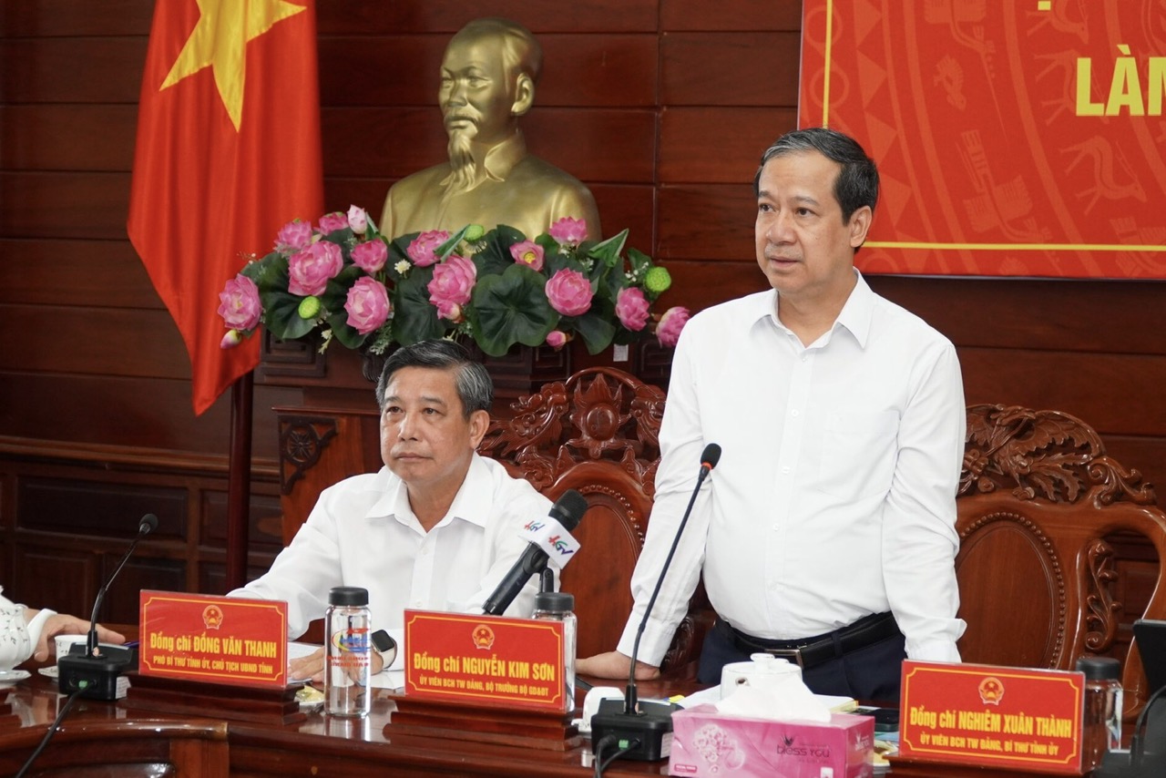Bộ trưởng Bộ GD-ĐT: Không chủ quan, dự phòng mọi khâu tổ chức thi tốt nghiệp THPT- Ảnh 2. Bộ trưởng Bộ GD-ĐT: Không chủ quan, dự phòng mọi khâu tổ chức thi tốt nghiệp THPT- Ảnh 2.