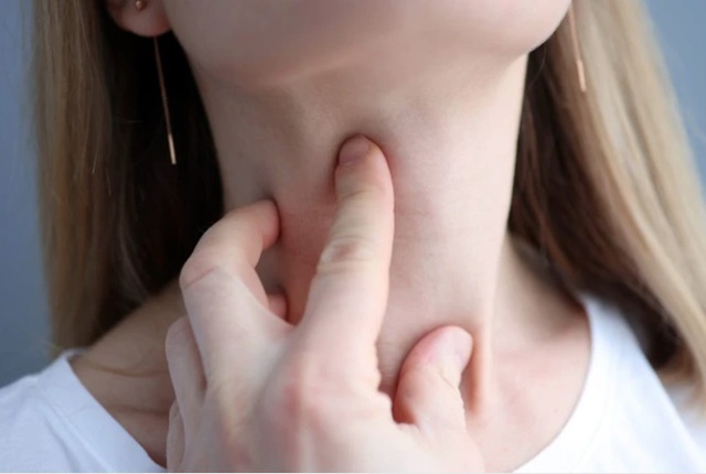 Cô gái 22 tuổi ở Thanh Hóa mắc ung thư tuyến giáp chia sẻ hãy từ bỏ 4 thói quen gây bệnh này - Ảnh 4. Cô gái 22 tuổi ở Thanh Hóa mắc ung thư tuyến giáp chia sẻ hãy từ bỏ 4 thói quen gây bệnh này - Ảnh 4.