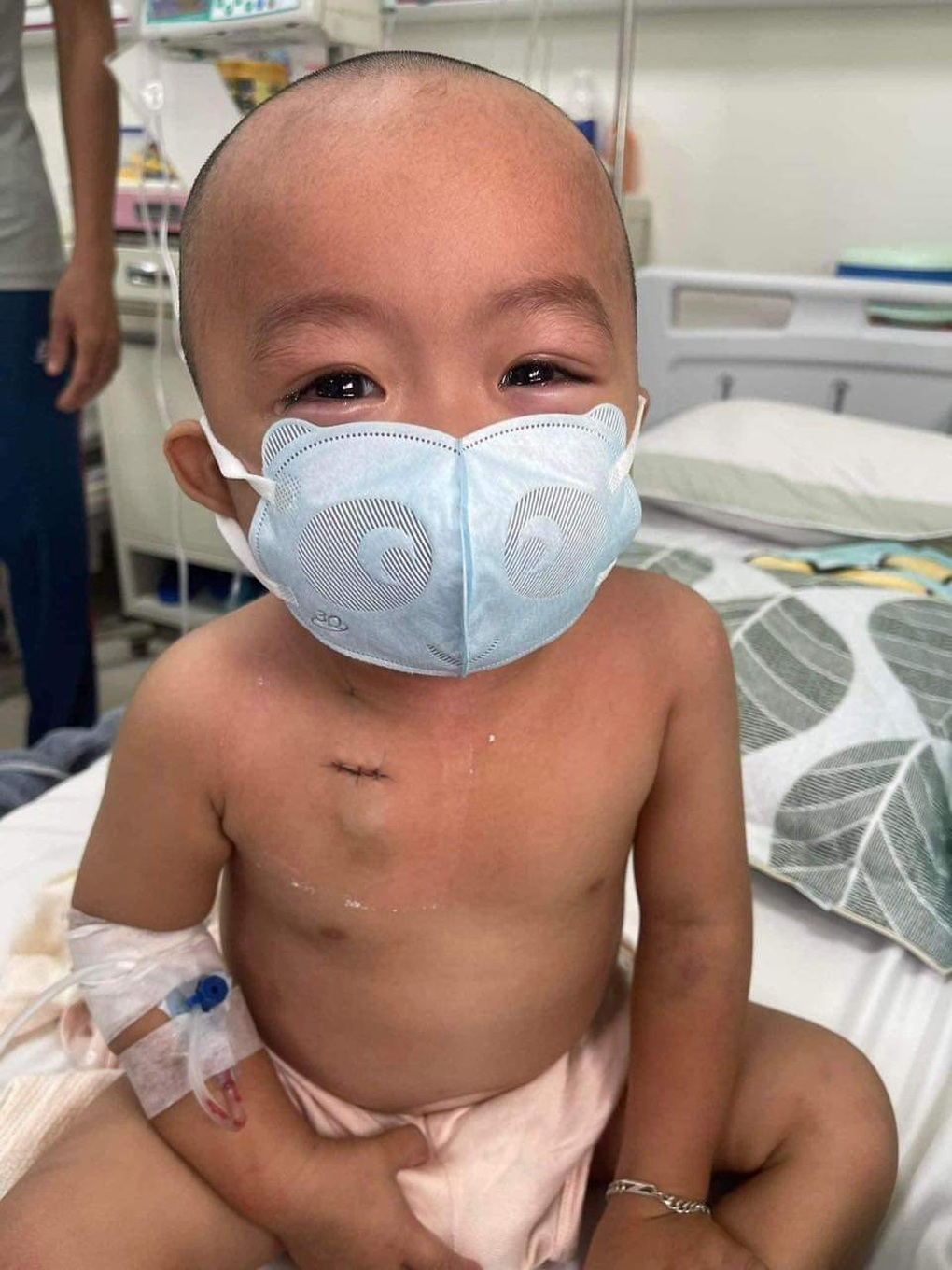Mẹ đơn thân đêm livestream ở bệnh viện, sáng cùng con chiến đấu với ung thư - 4 Mẹ đơn thân đêm livestream ở bệnh viện, sáng cùng con chiến đấu với ung thư - 4