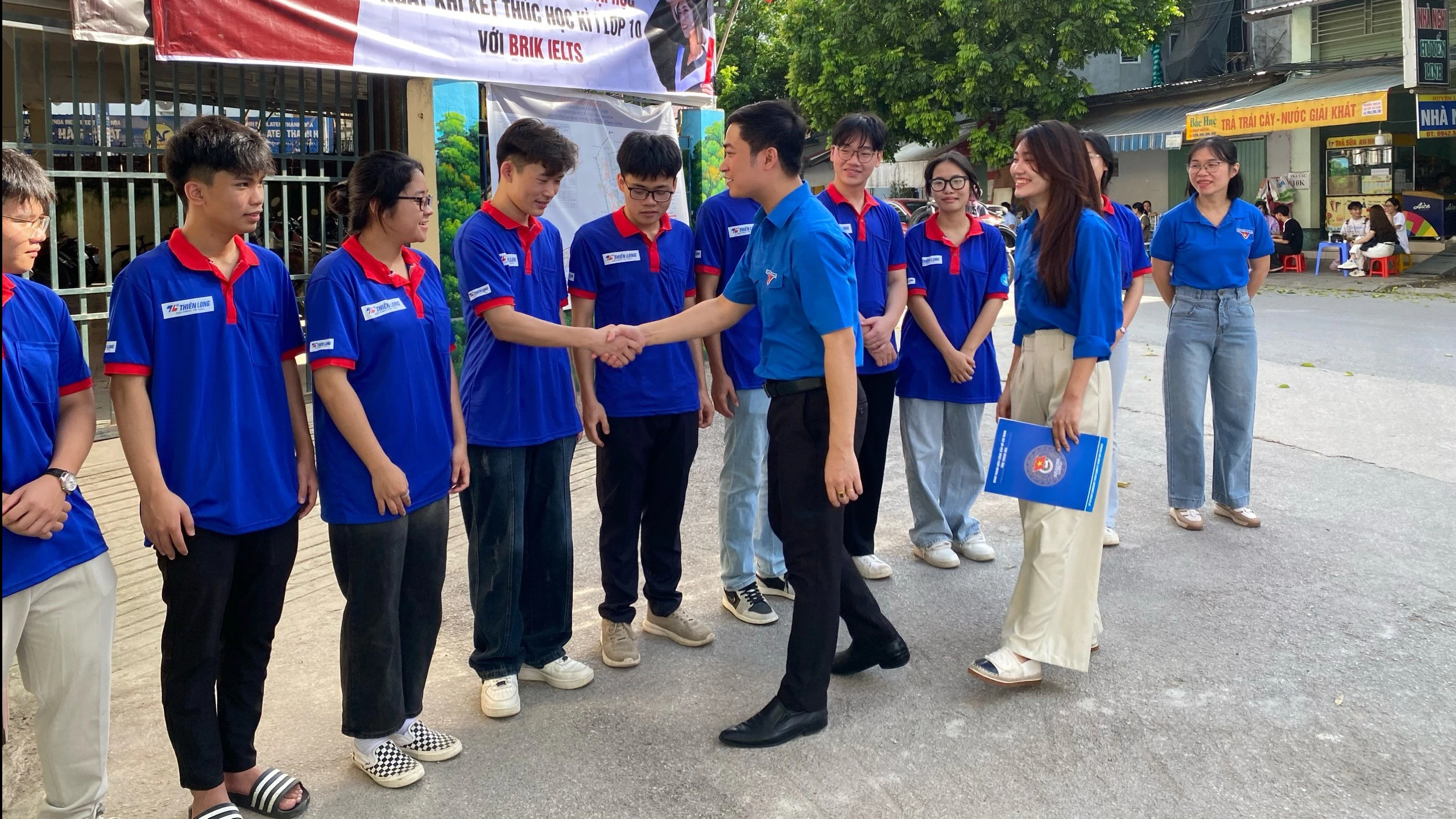 45.000 thí sinh Thanh Hóa thi vào lớp 10 trong cái nắng 38 độ C- Ảnh 7. 45.000 thí sinh Thanh Hóa thi vào lớp 10 trong cái nắng 38 độ C- Ảnh 7.