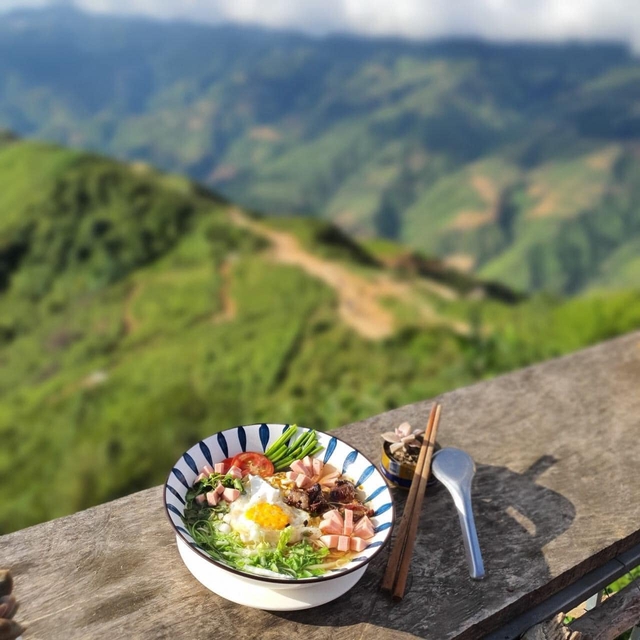 Dân tình đổ xô đi ăn mì 'view triệu đô' trên khắp Việt Nam- Ảnh 11. Dân tình đổ xô đi ăn mì 'view triệu đô' trên khắp Việt Nam- Ảnh 11.