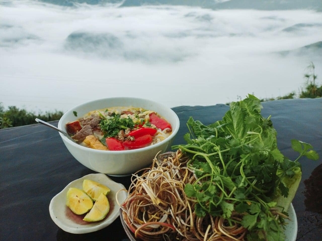 Dân tình đổ xô đi ăn mì 'view triệu đô' trên khắp Việt Nam- Ảnh 17. Dân tình đổ xô đi ăn mì 'view triệu đô' trên khắp Việt Nam- Ảnh 17.