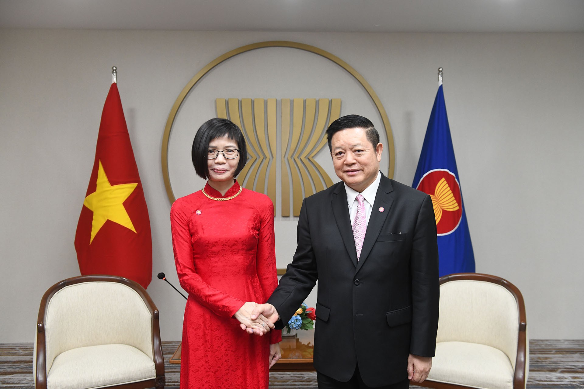 Đại sứ, Trưởng Phái đoàn đại diện thường trực Việt Nam tại ASEAN trình Thư ủy nhiệm lên Tổng thư ký ASEAN