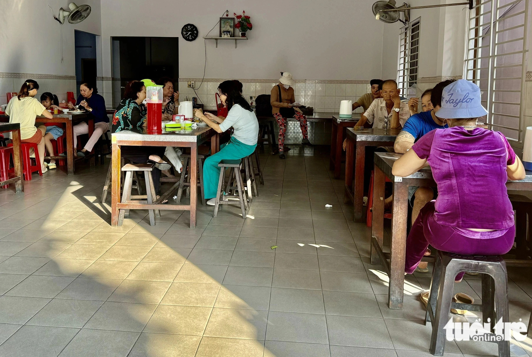 Cơm tấm Ba Lịa 'mắc nhất' Hóc Môn sau 2 tiếng đã ngưng nhận khách- Ảnh 4. Ba Lịa là điểm dừng chân ăn sáng quen thuộc của nhiều người dân Hóc Môn - Ảnh: HỒ LAM