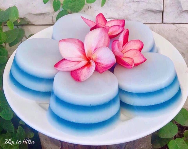 Những món ăn ngon, đẹp mắt, giải nhiệt ngày hè chế biến từ hoa đậu biếc được trồng nhiều ở ban công- Ảnh 5. Những món ăn ngon, đẹp mắt, giải nhiệt ngày hè chế biến từ hoa đậu biếc được trồng nhiều ở ban công- Ảnh 5.