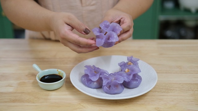 Những món ăn ngon, đẹp mắt, giải nhiệt ngày hè chế biến từ hoa đậu biếc được trồng nhiều ở ban công- Ảnh 6. Những món ăn ngon, đẹp mắt, giải nhiệt ngày hè chế biến từ hoa đậu biếc được trồng nhiều ở ban công- Ảnh 6.