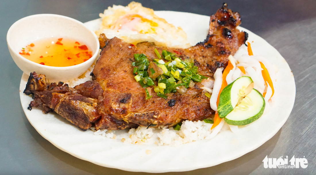 Cơm tấm - món ăn đặc trưng của Sài Gòn - Ảnh: TRẦN MẶC Cơm tấm - món ăn đặc trưng của Sài Gòn - Ảnh: TRẦN MẶC