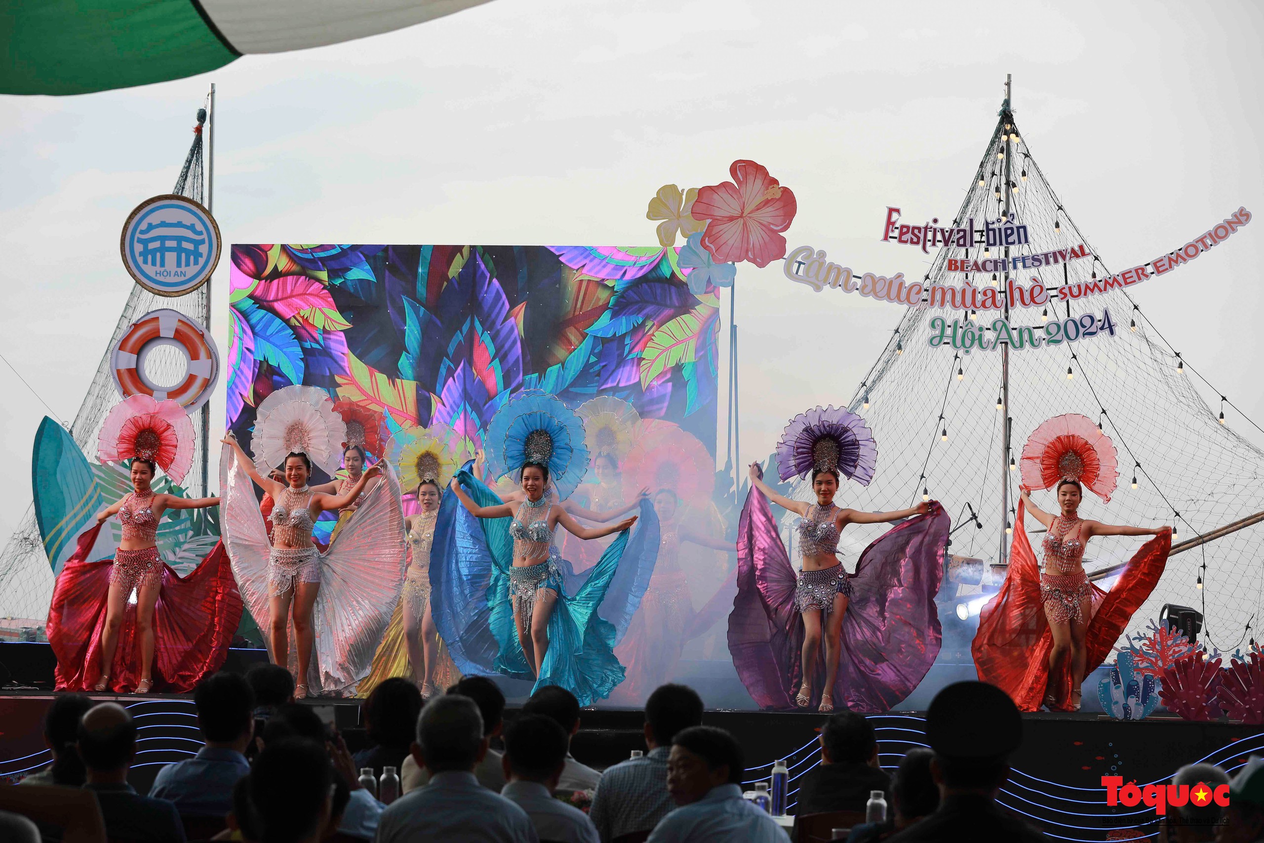 Khai mạc Festival biển “Hội An - Cảm xúc mùa hè” - Ảnh 3. Khai mạc Festival biển “Hội An - Cảm xúc mùa hè” - Ảnh 3.