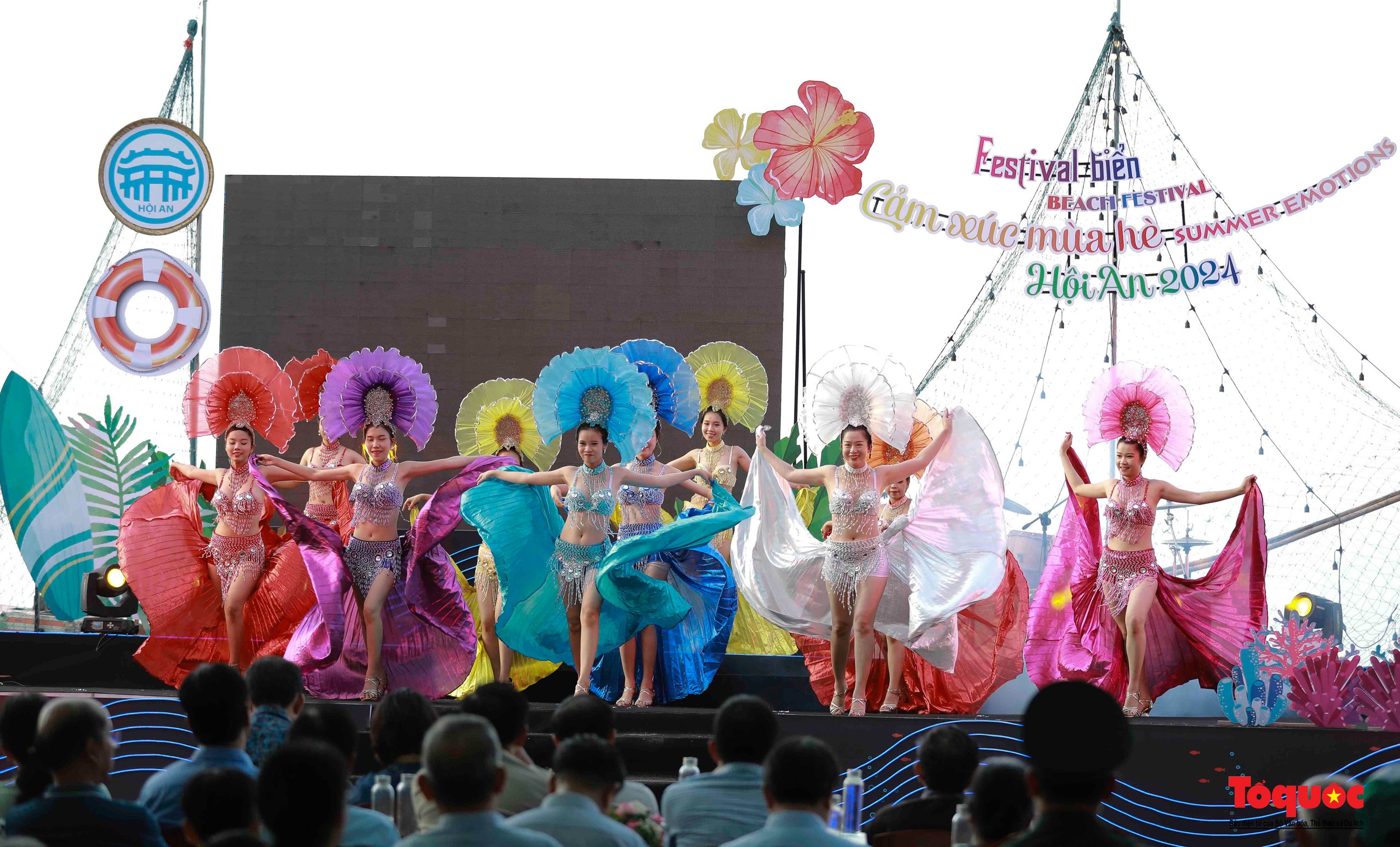 Khai mạc Festival biển “Hội An - Cảm xúc mùa hè” - Ảnh 4. Khai mạc Festival biển “Hội An - Cảm xúc mùa hè” - Ảnh 4.